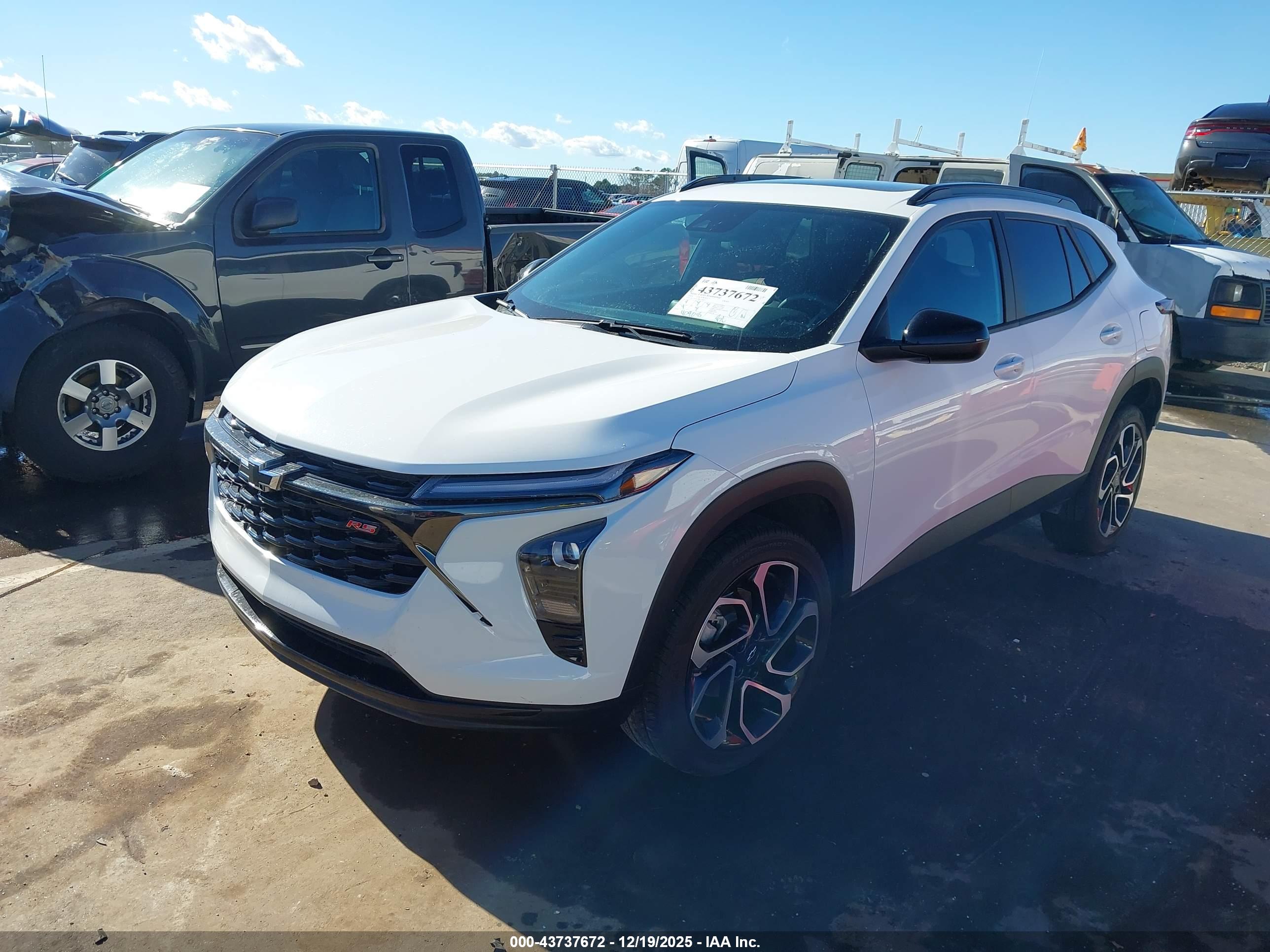 CHEVROLET TRAX image 2