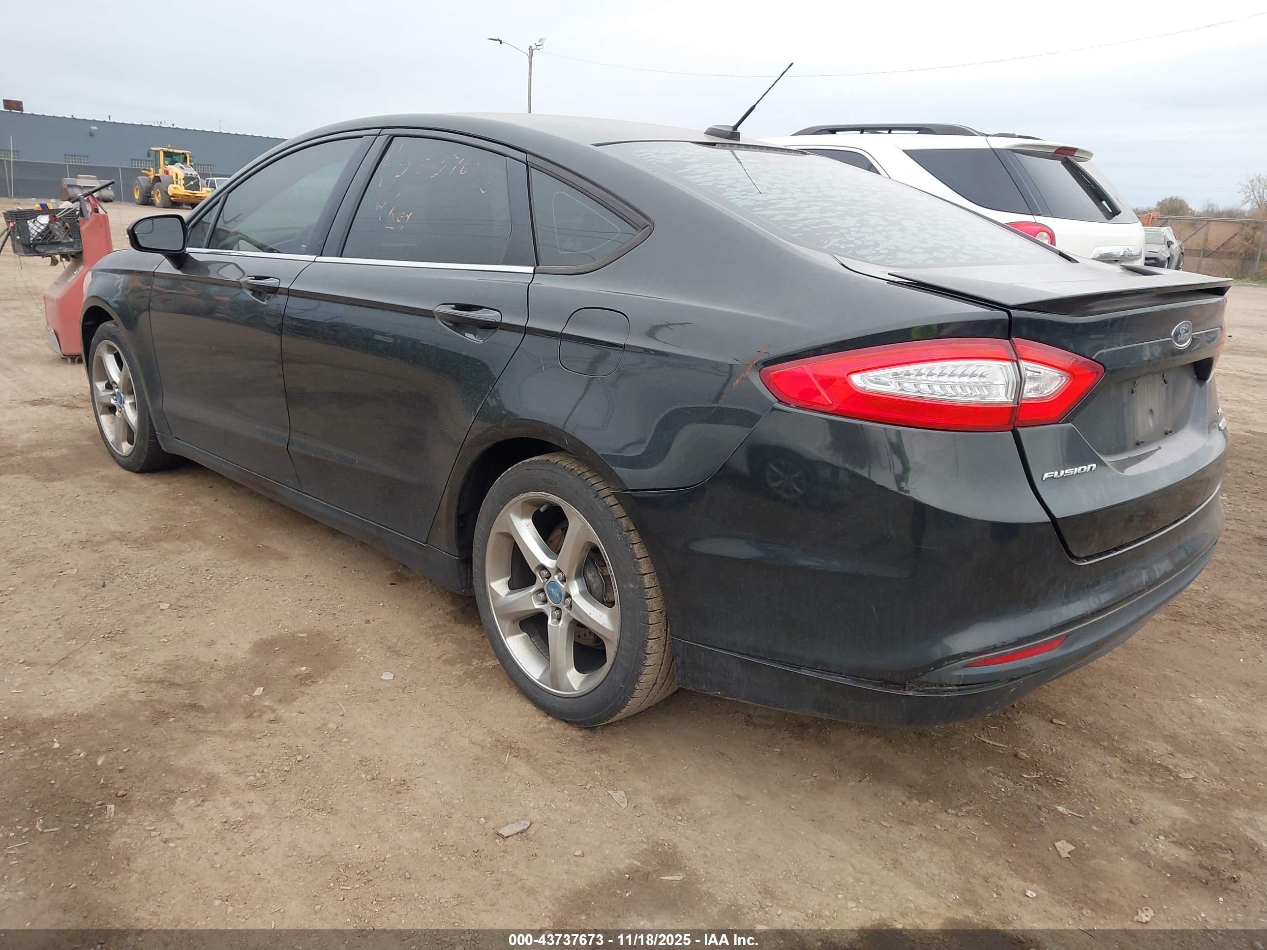 FORD FUSION image 3