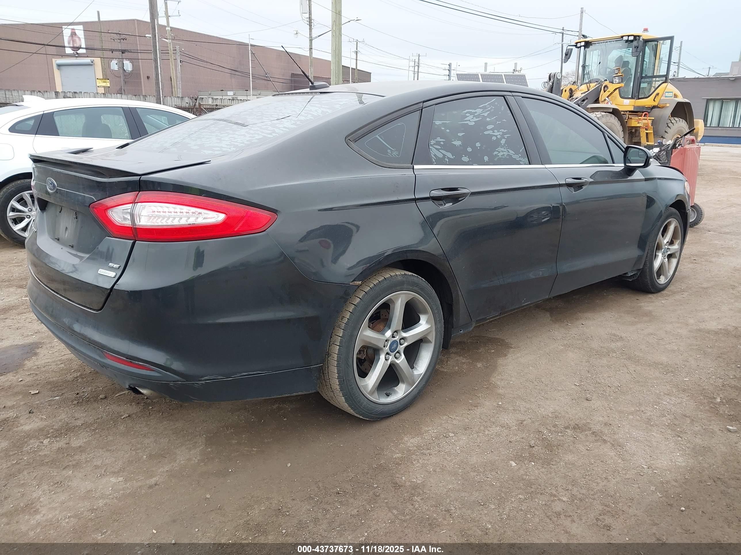 FORD FUSION image 4