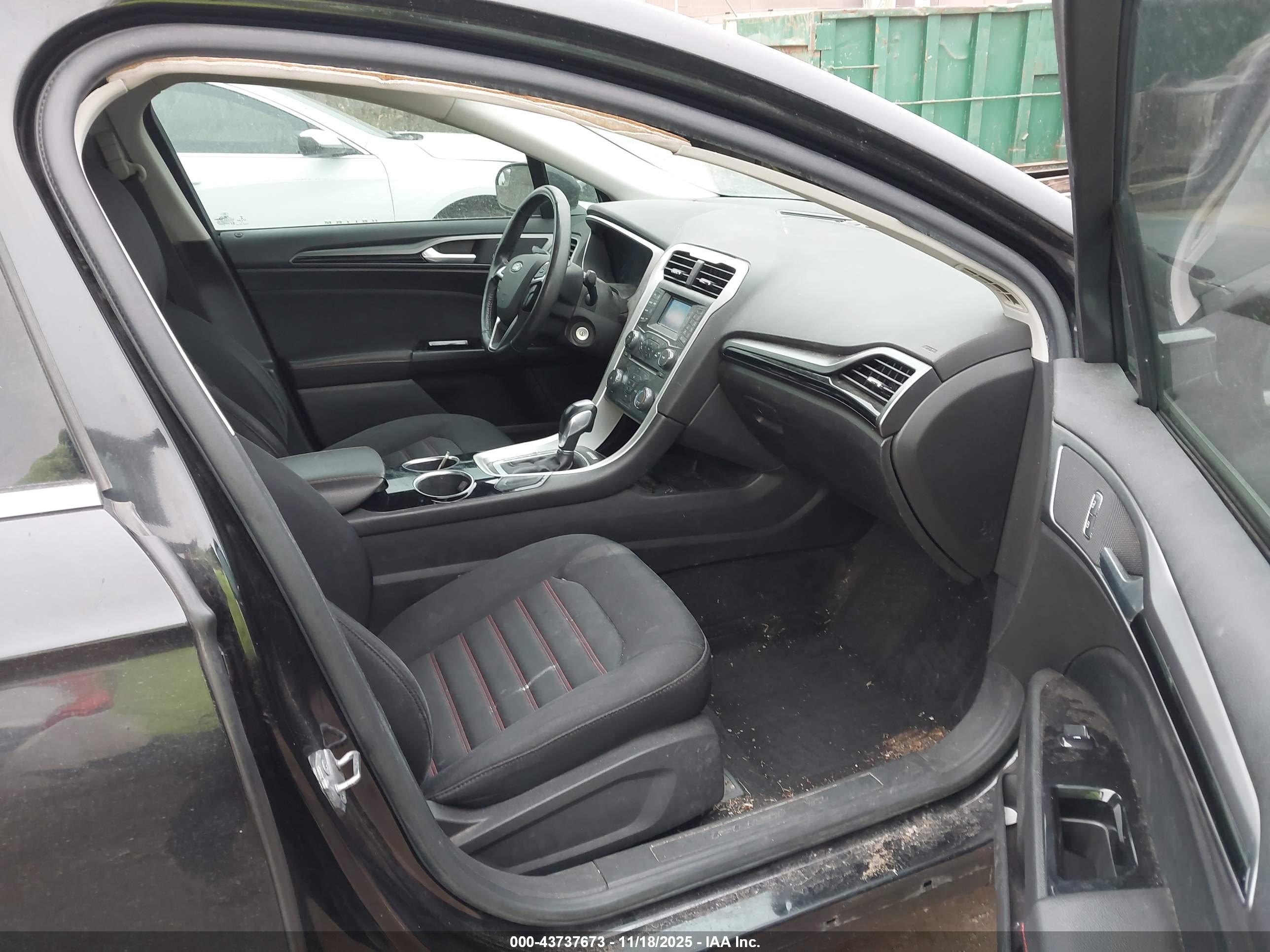 FORD FUSION image 5
