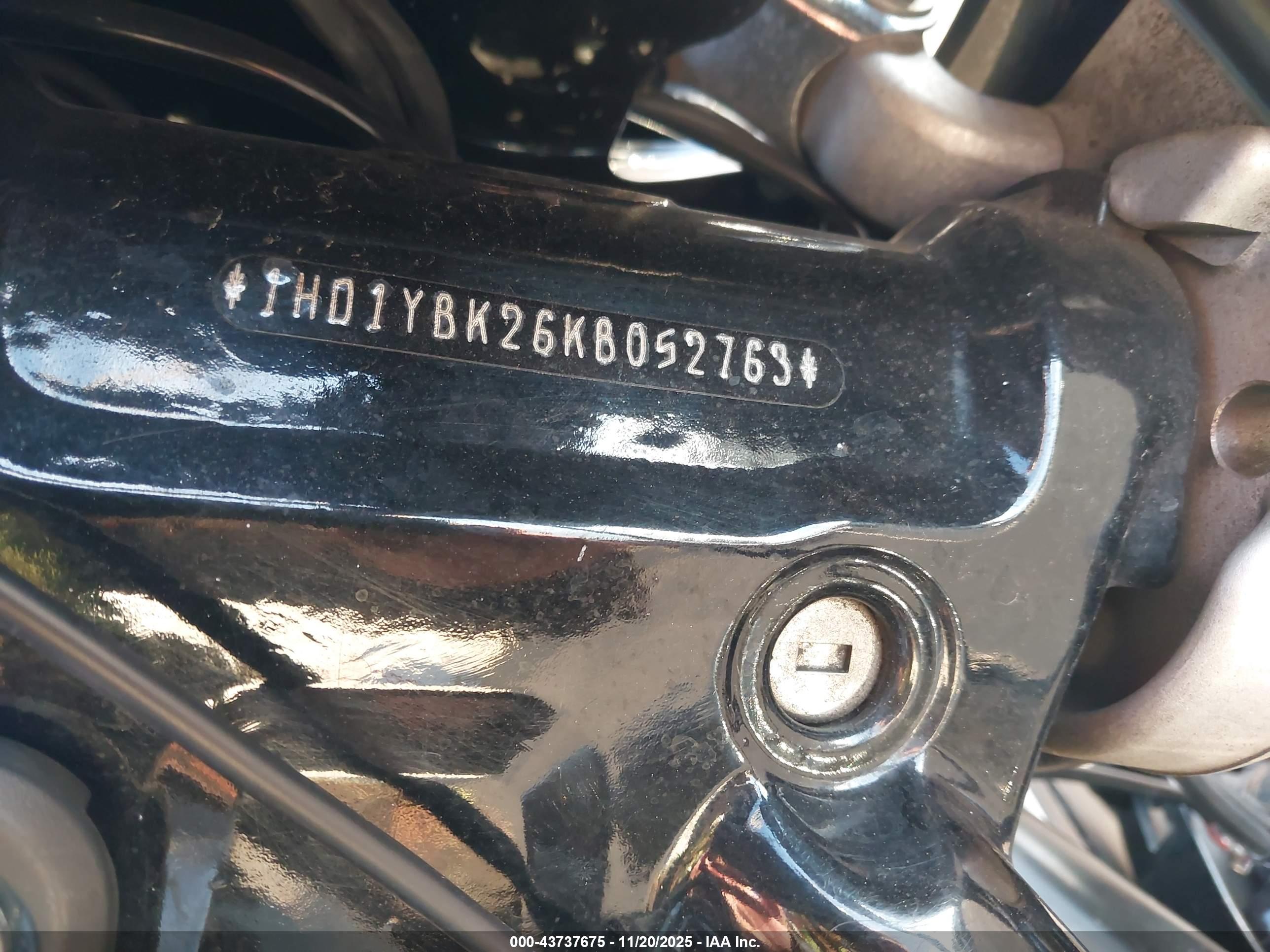 HARLEY-DAVIDSON FLHCS image 10