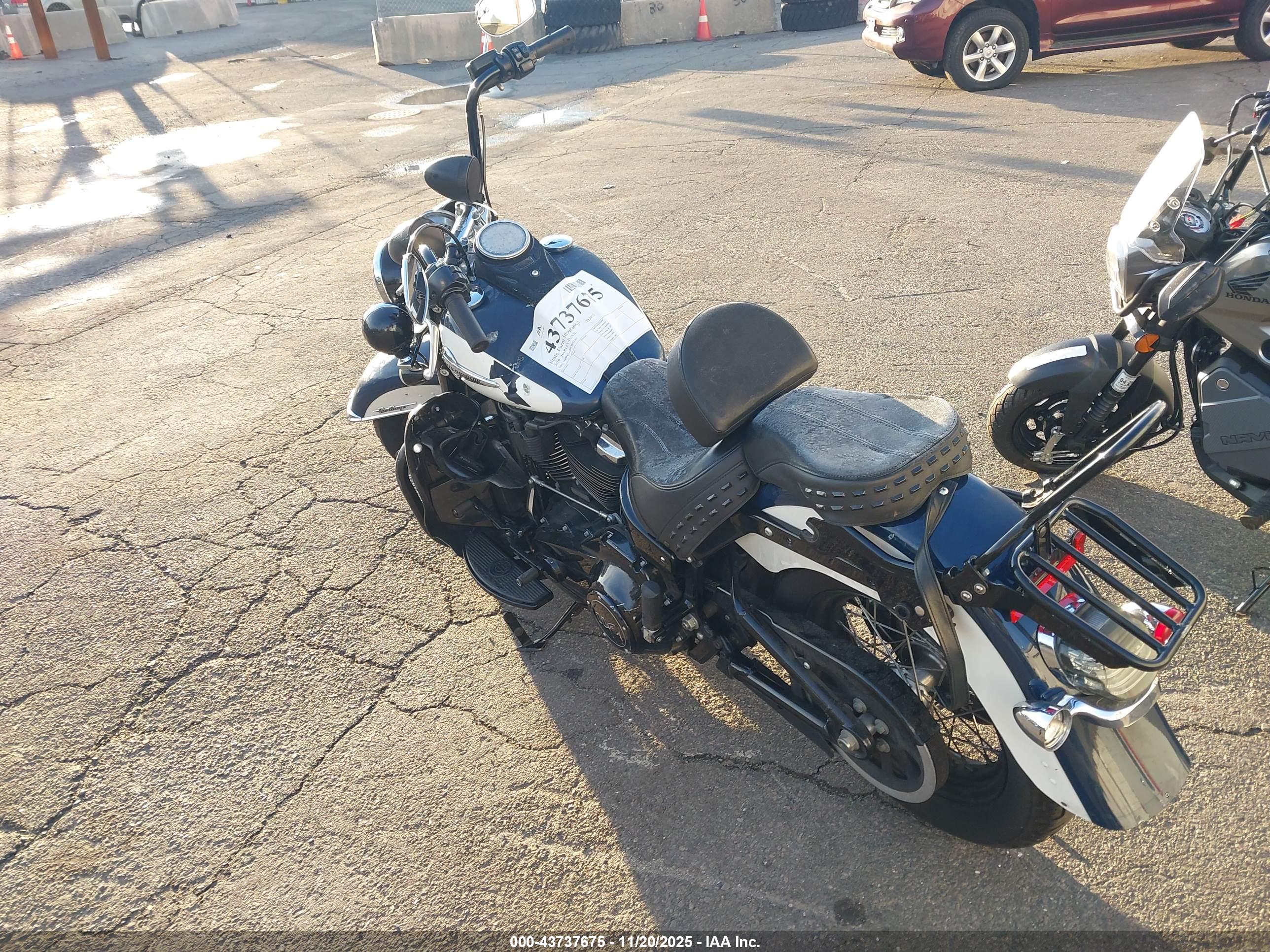 HARLEY-DAVIDSON FLHCS image 3