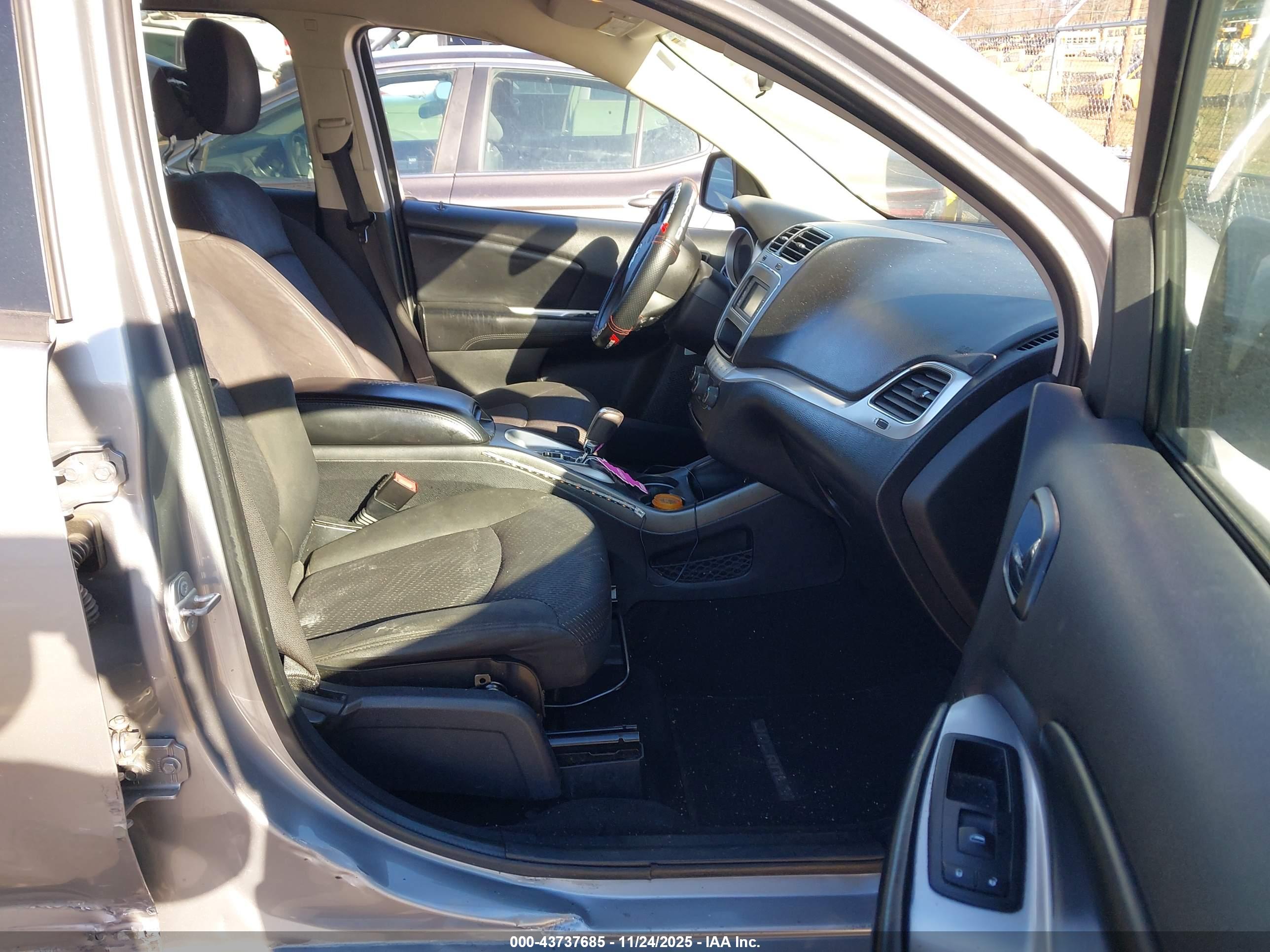 DODGE JOURNEY image 5