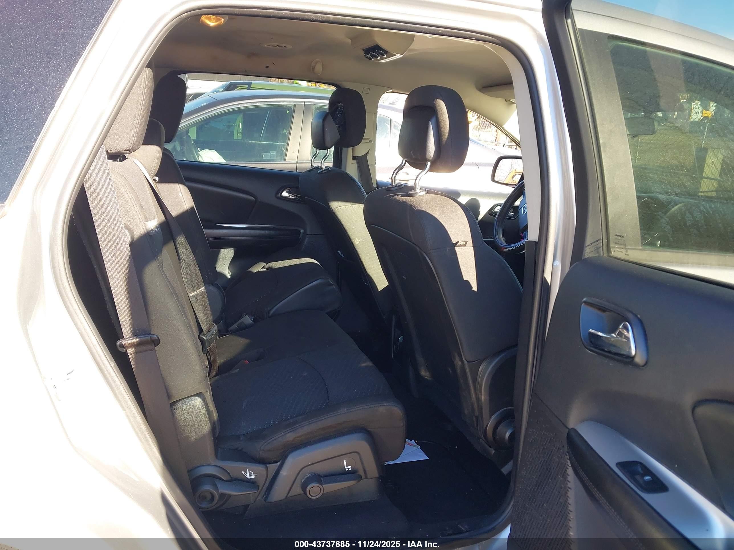 DODGE JOURNEY image 8