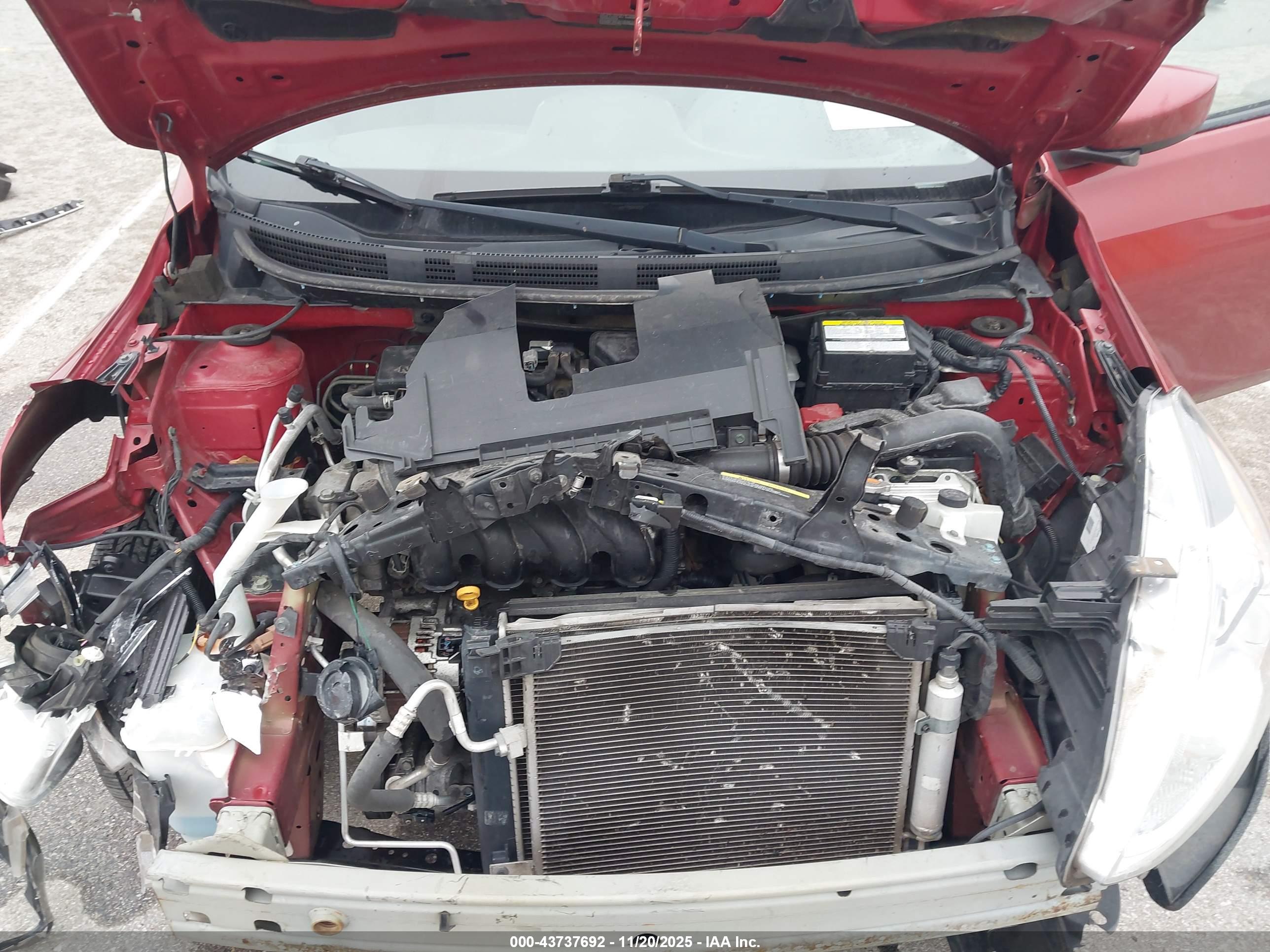 NISSAN VERSA image 10