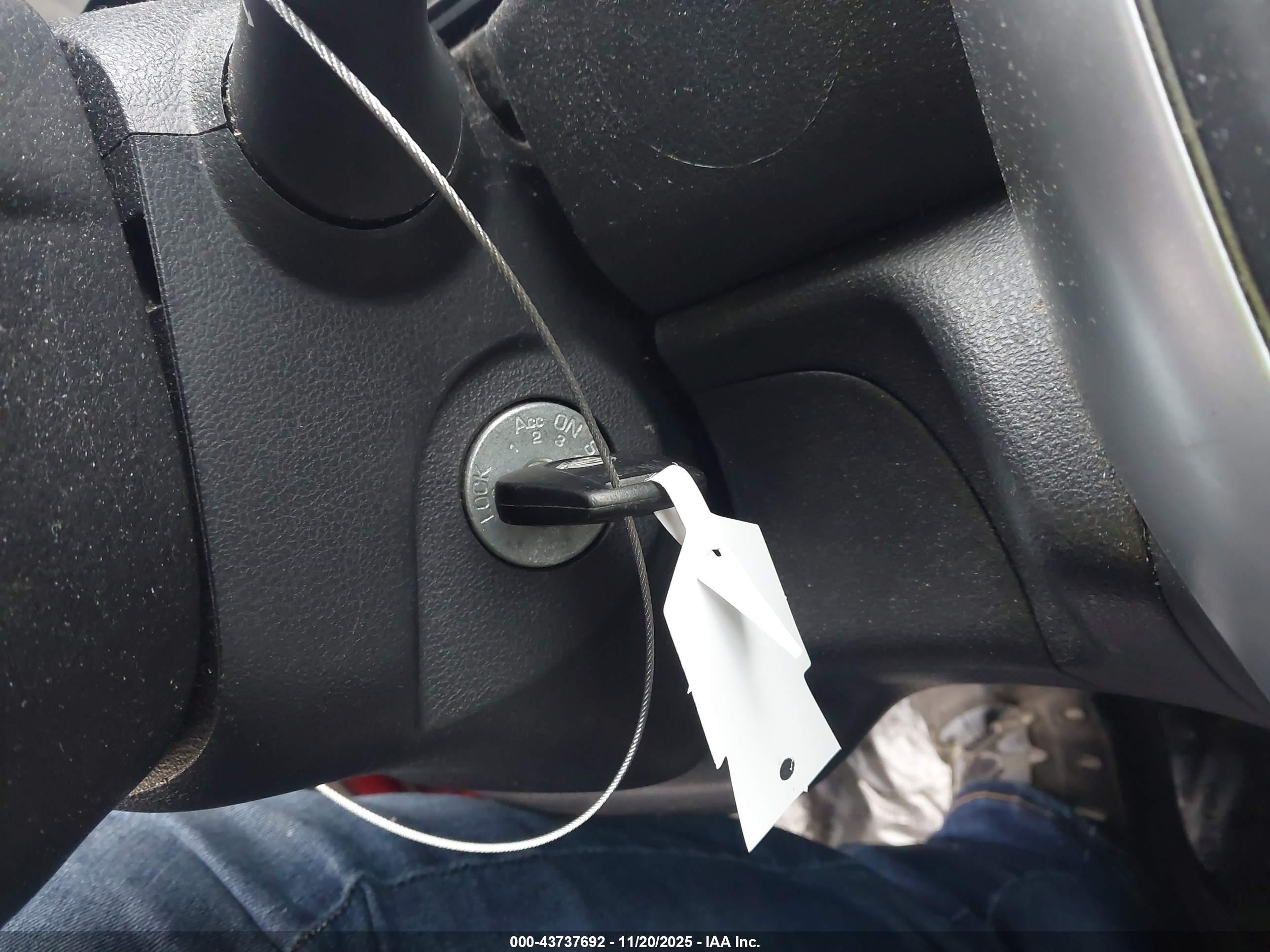 NISSAN VERSA image 11