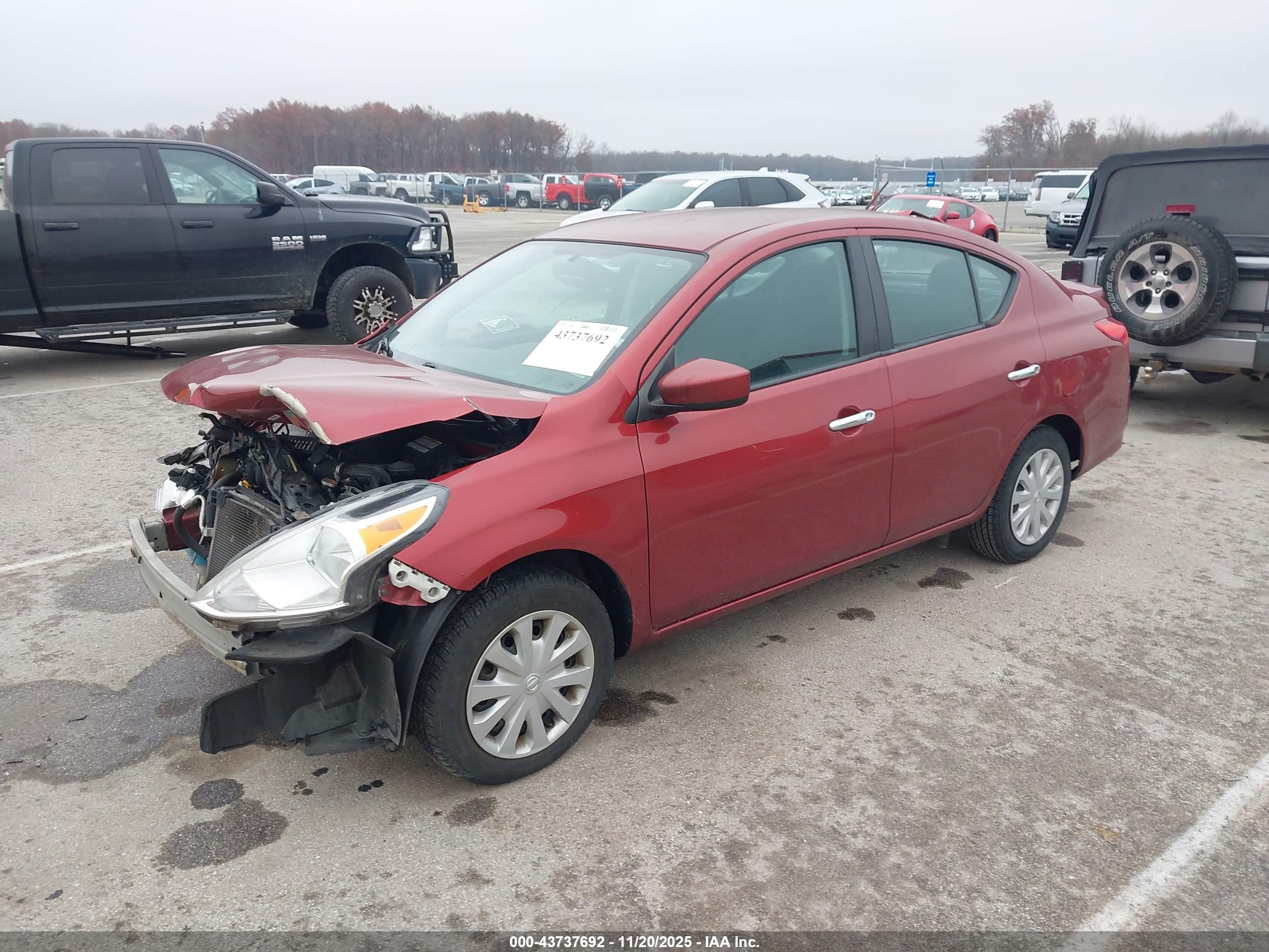 NISSAN VERSA image 2