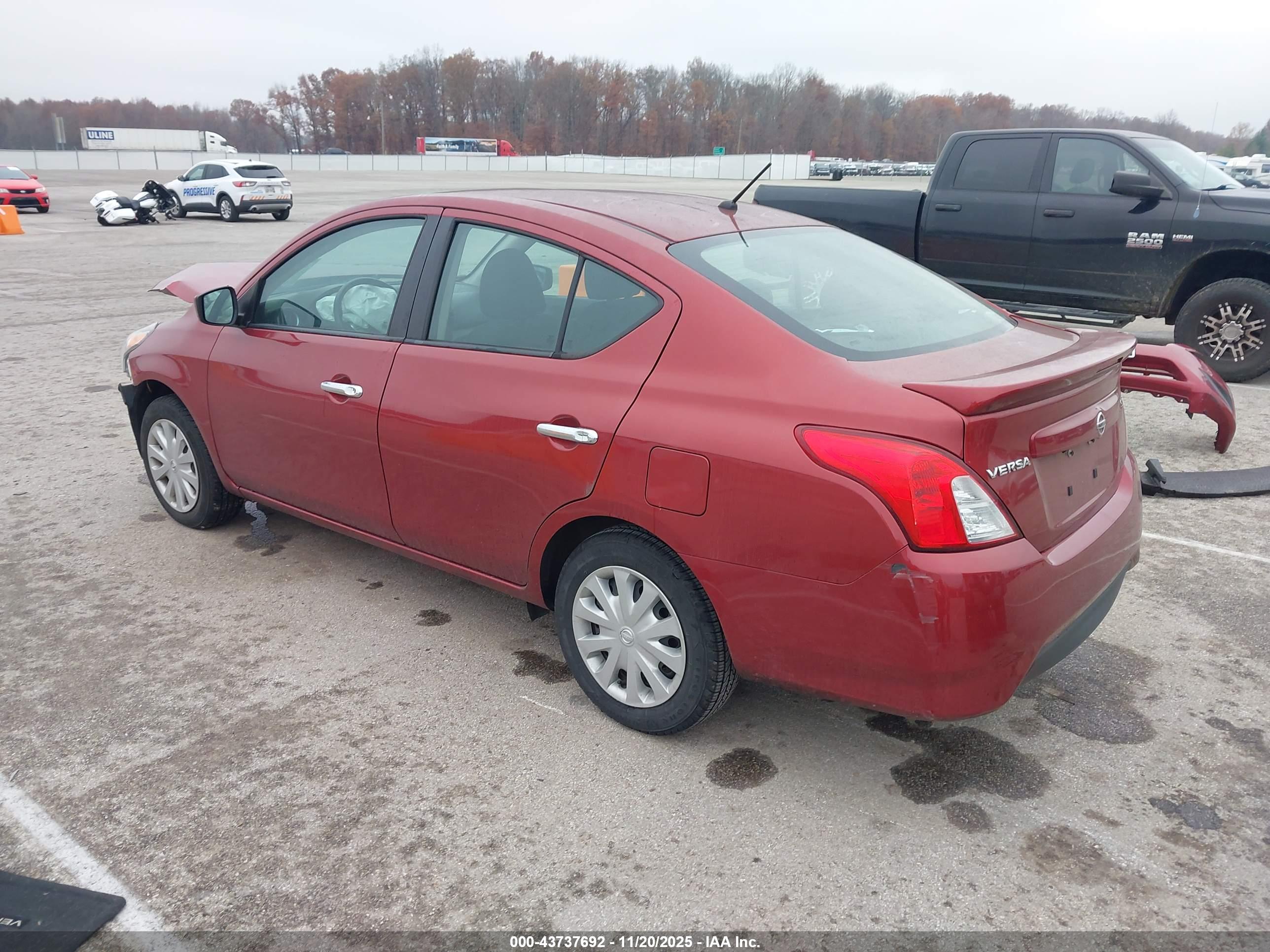 NISSAN VERSA image 3