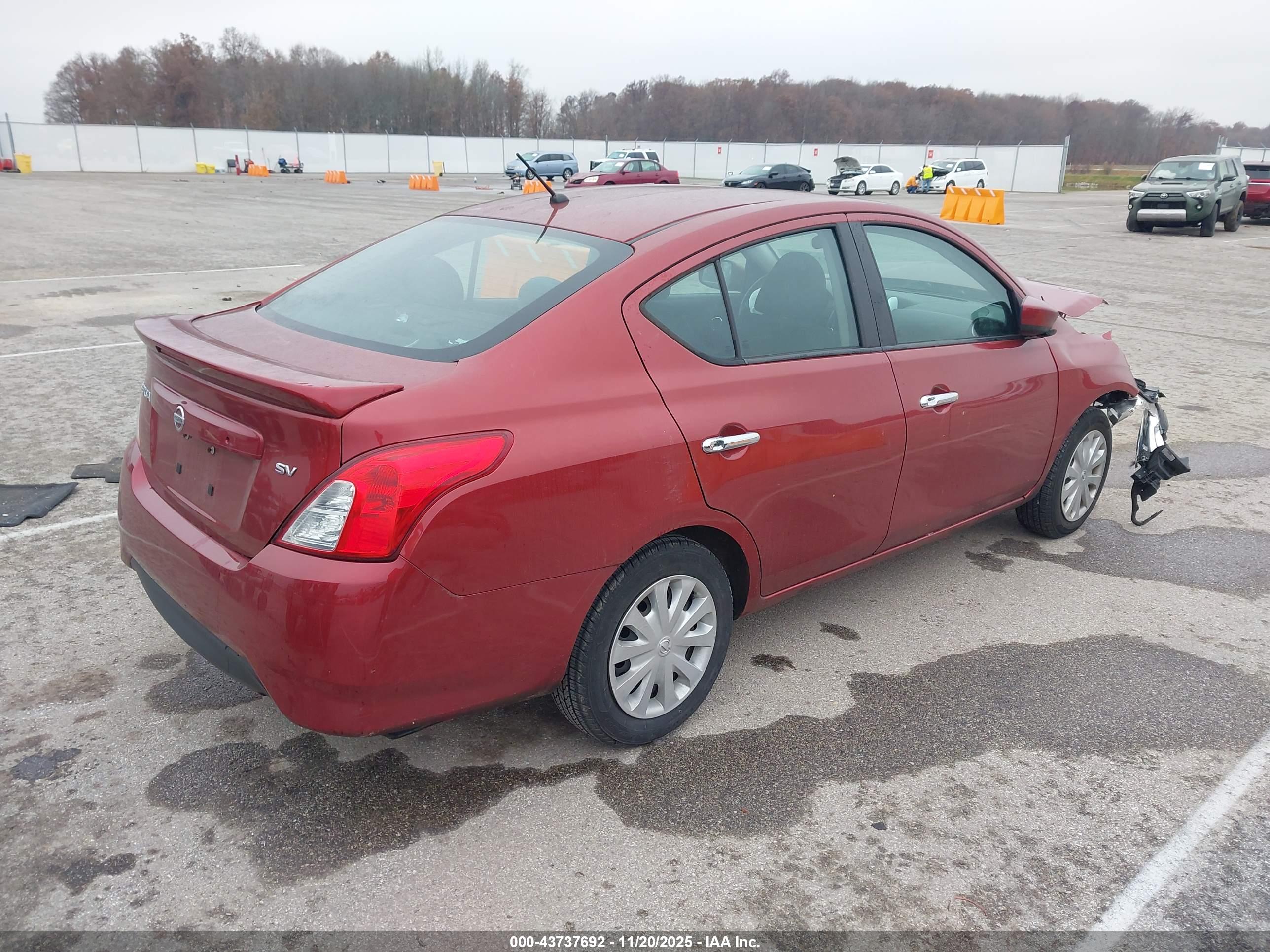 NISSAN VERSA image 4