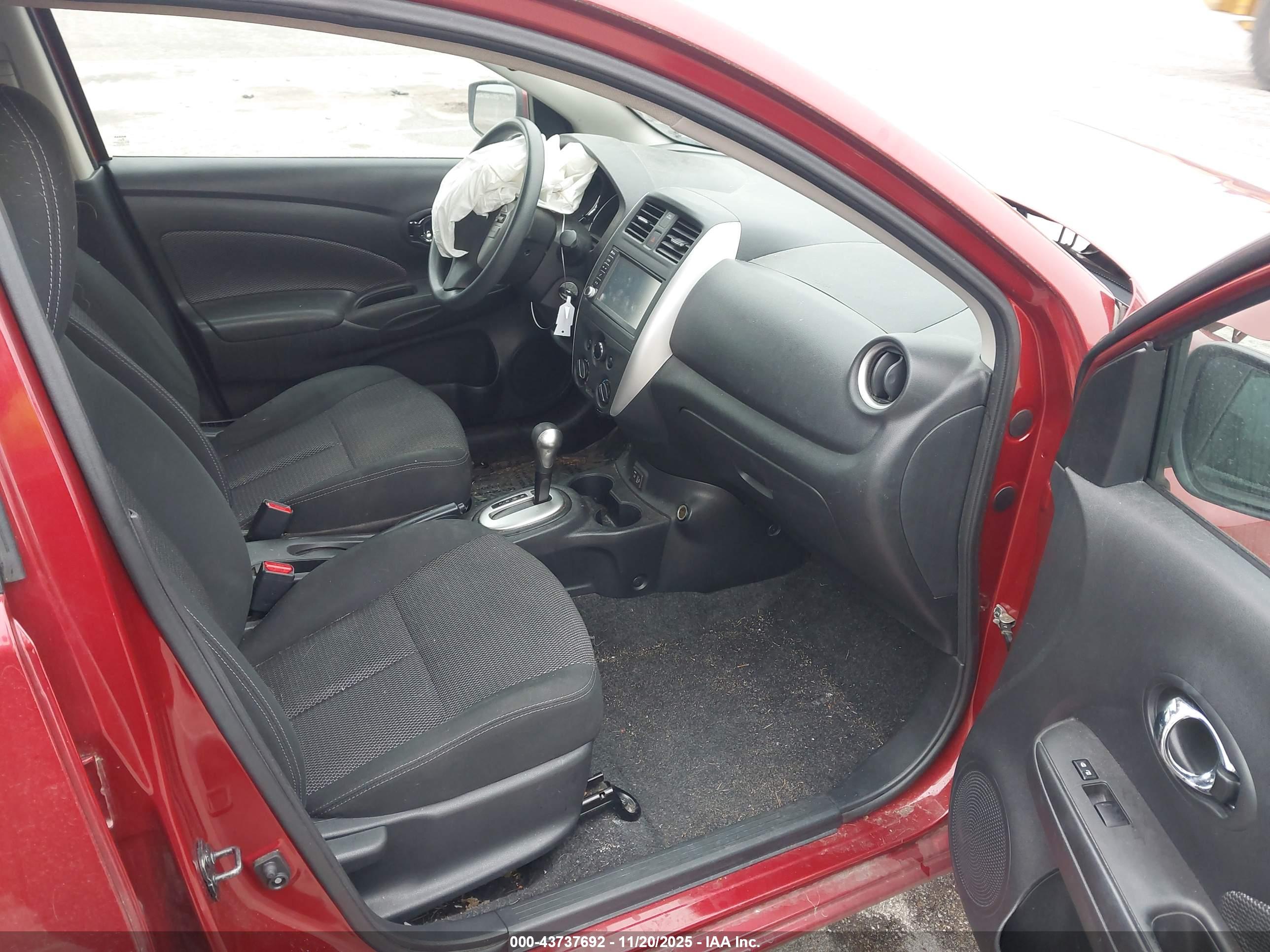 NISSAN VERSA image 5