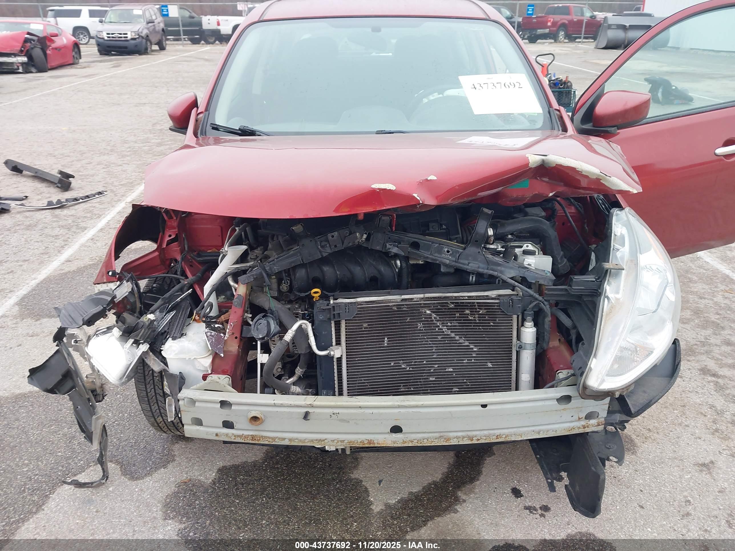 NISSAN VERSA image 6