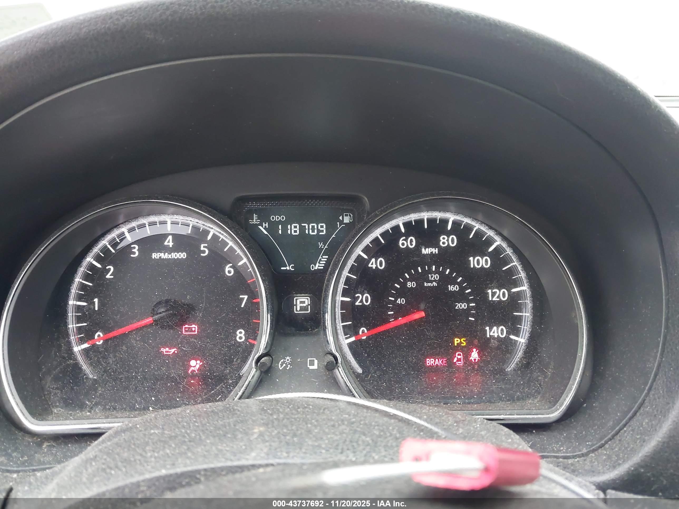 NISSAN VERSA image 7