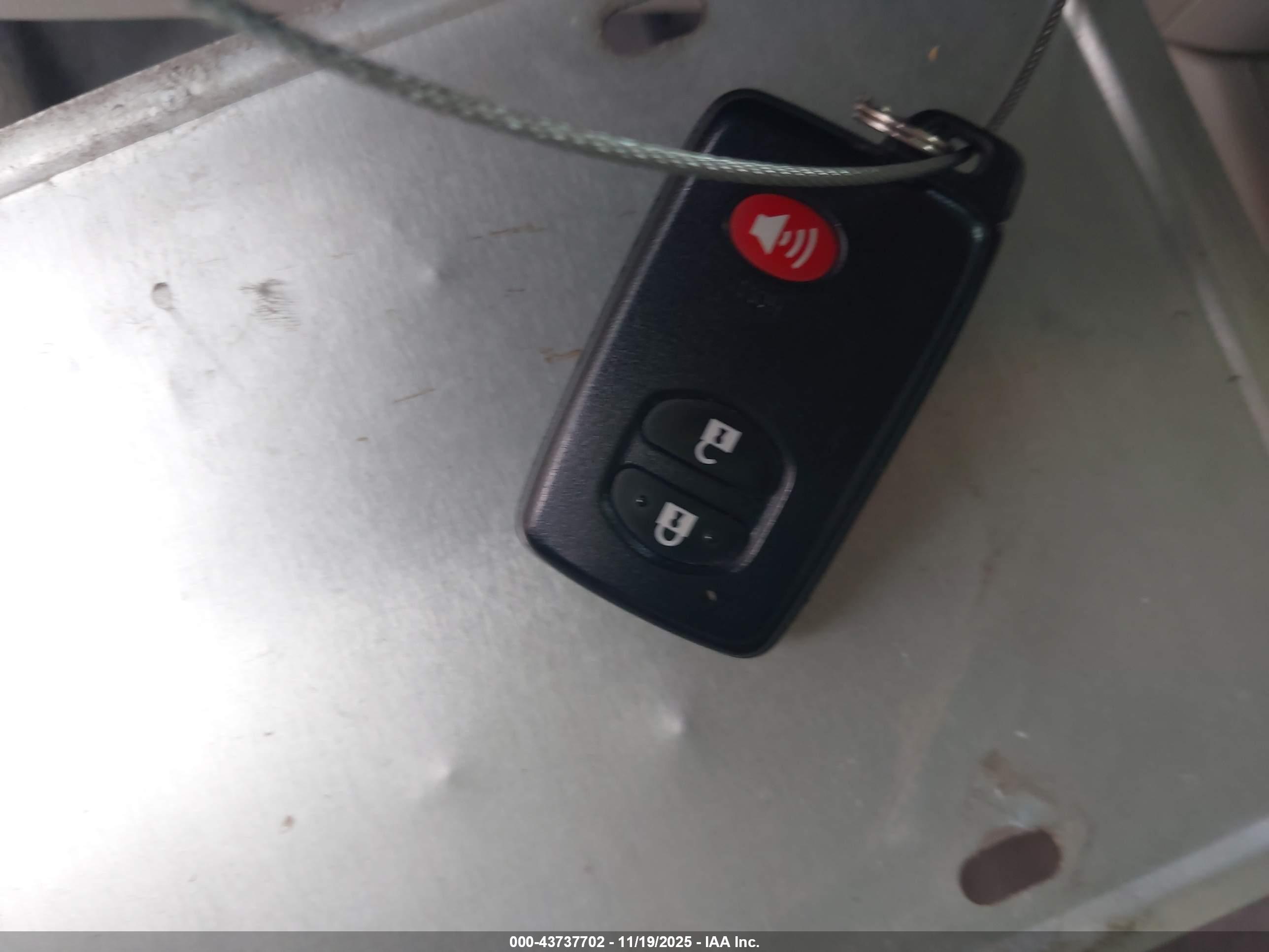 TOYOTA PRIUS image 11