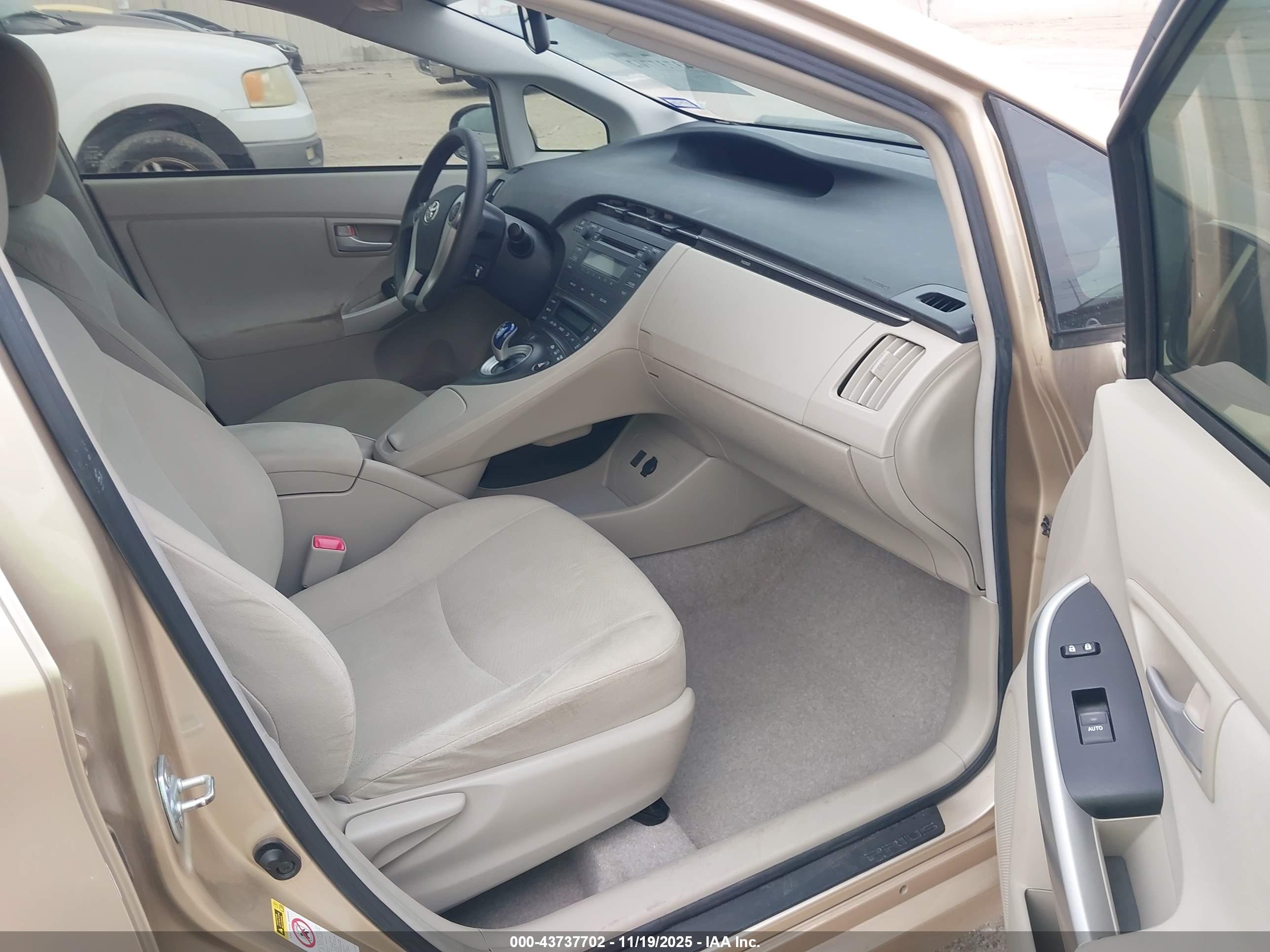TOYOTA PRIUS image 5