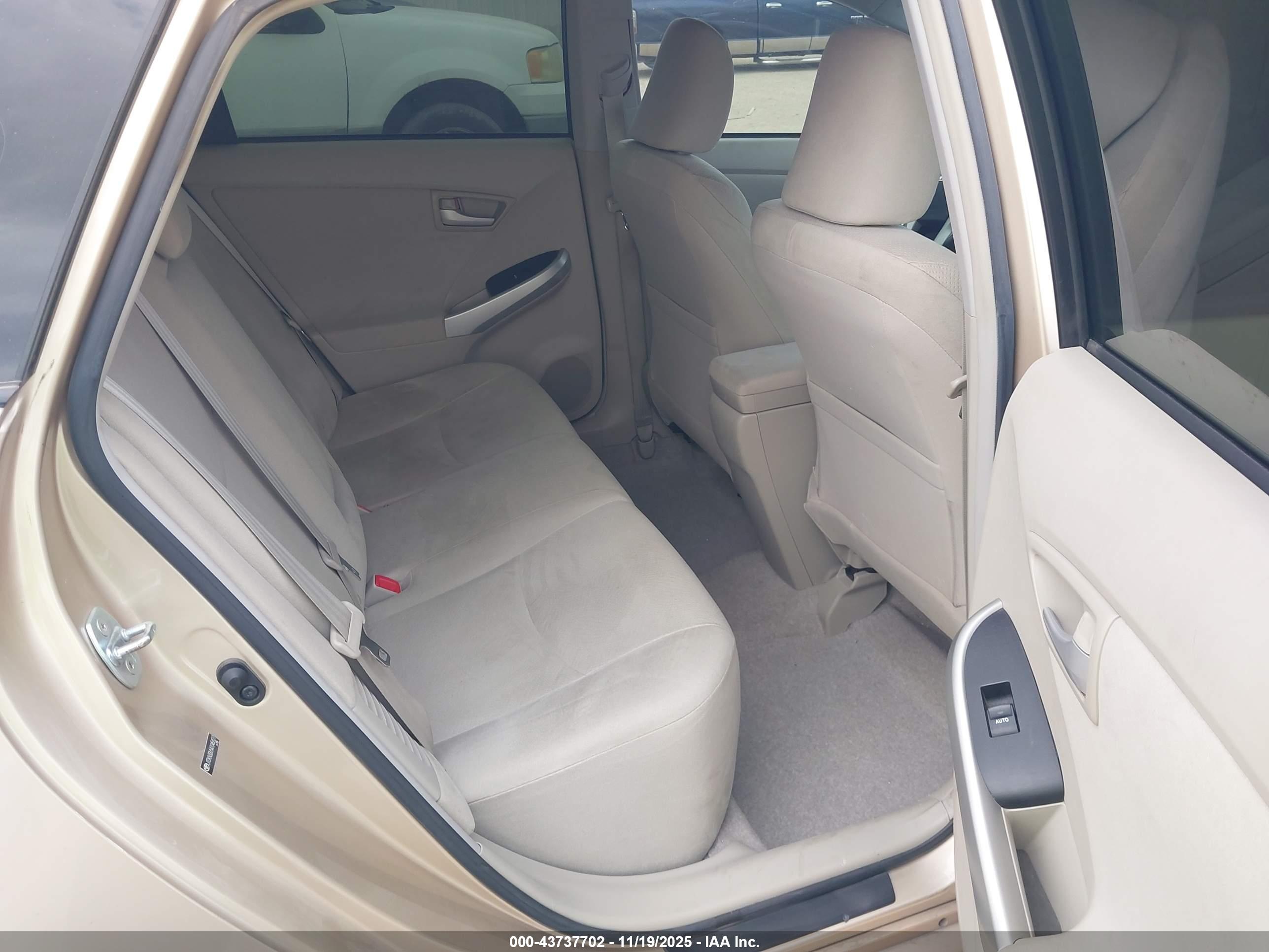 TOYOTA PRIUS image 8
