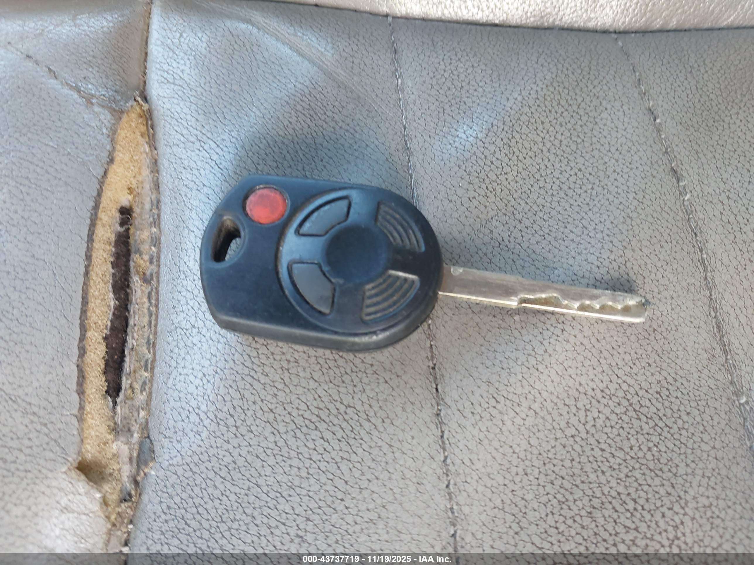 FORD ESCAPE image 11