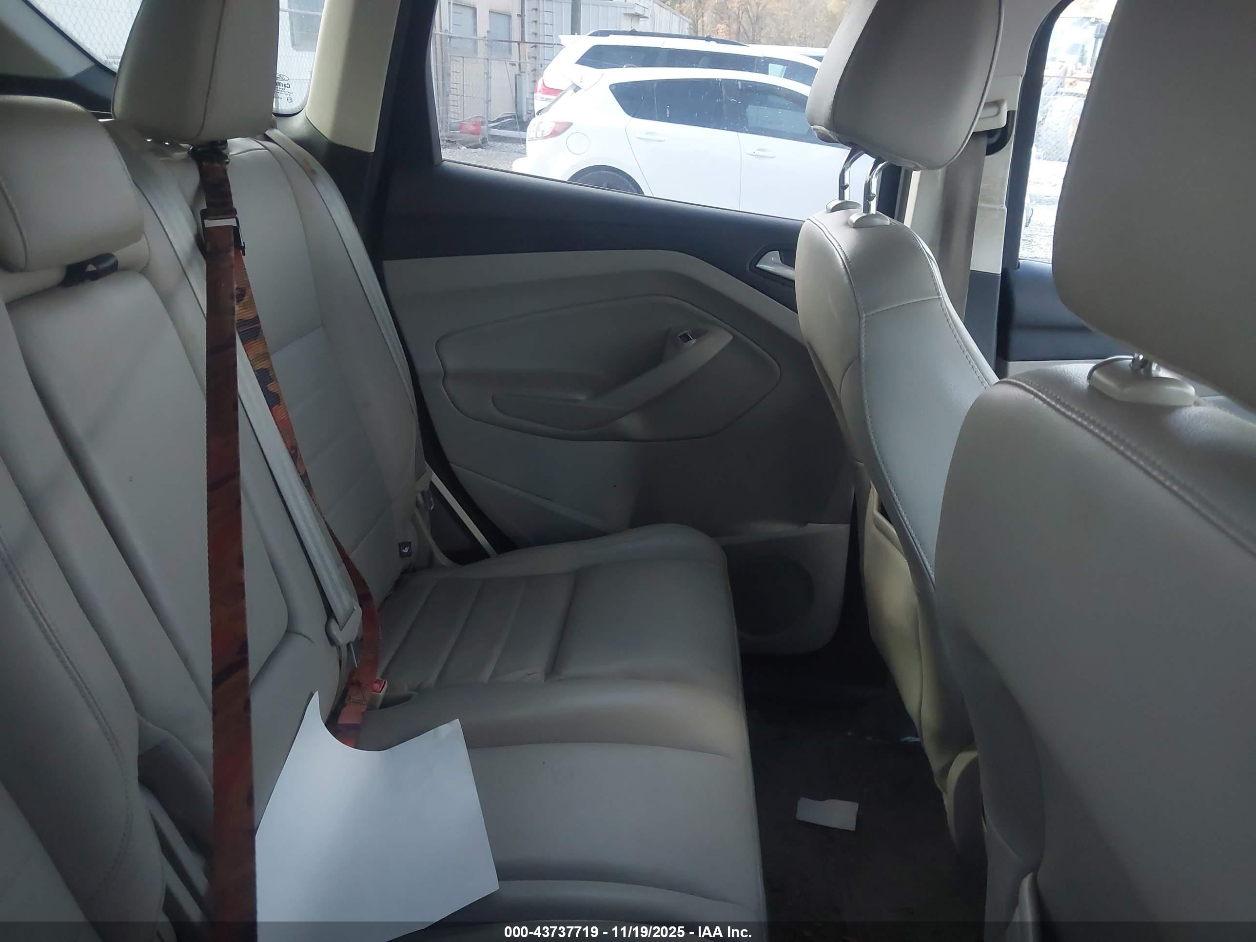 FORD ESCAPE image 8