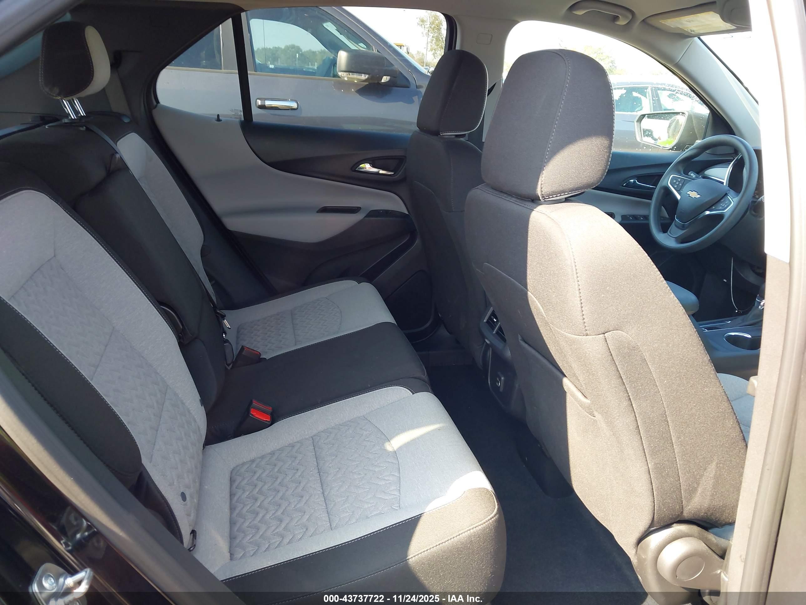 CHEVROLET EQUINOX image 8