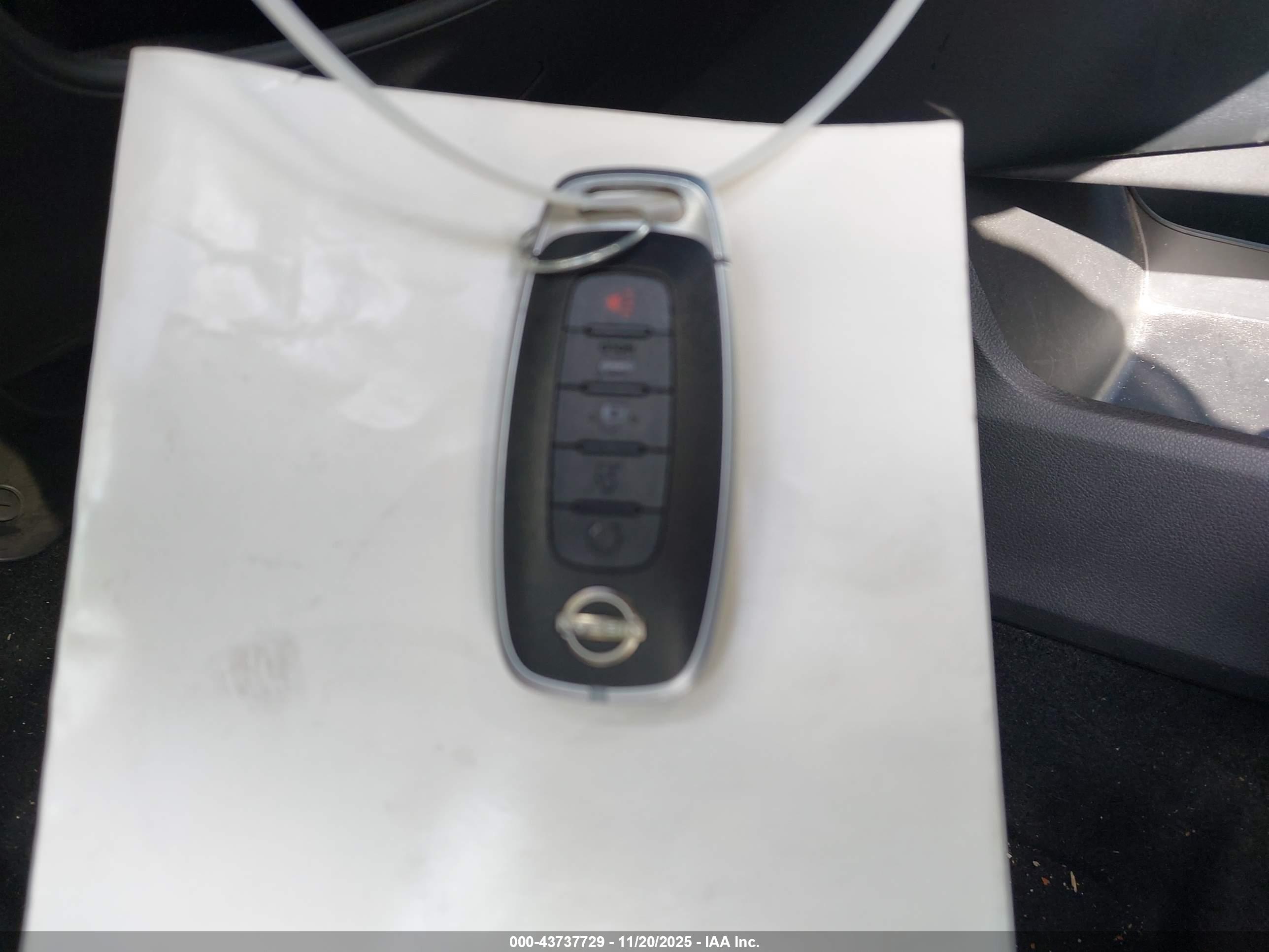 NISSAN ROGUE image 11
