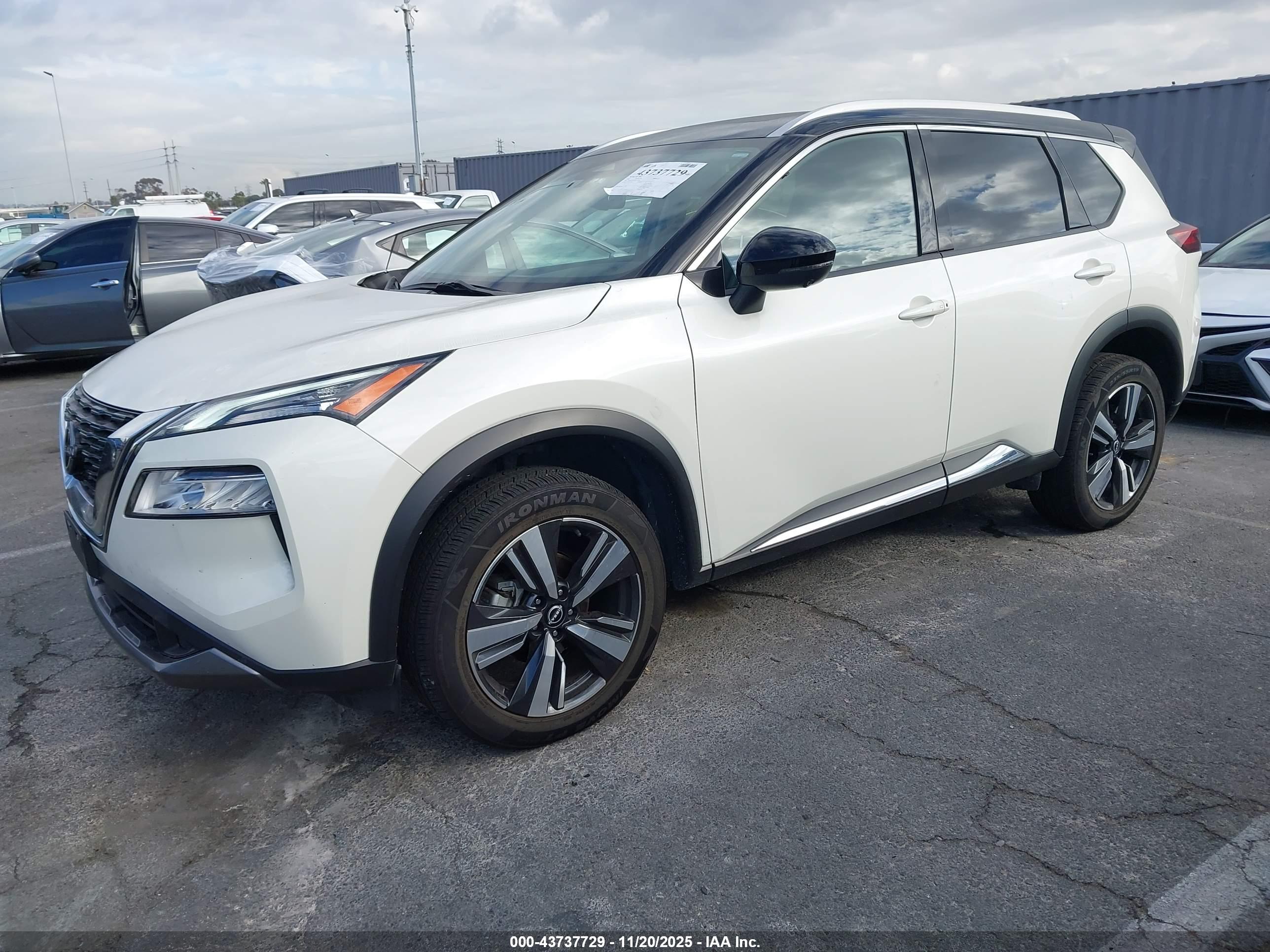 NISSAN ROGUE image 2