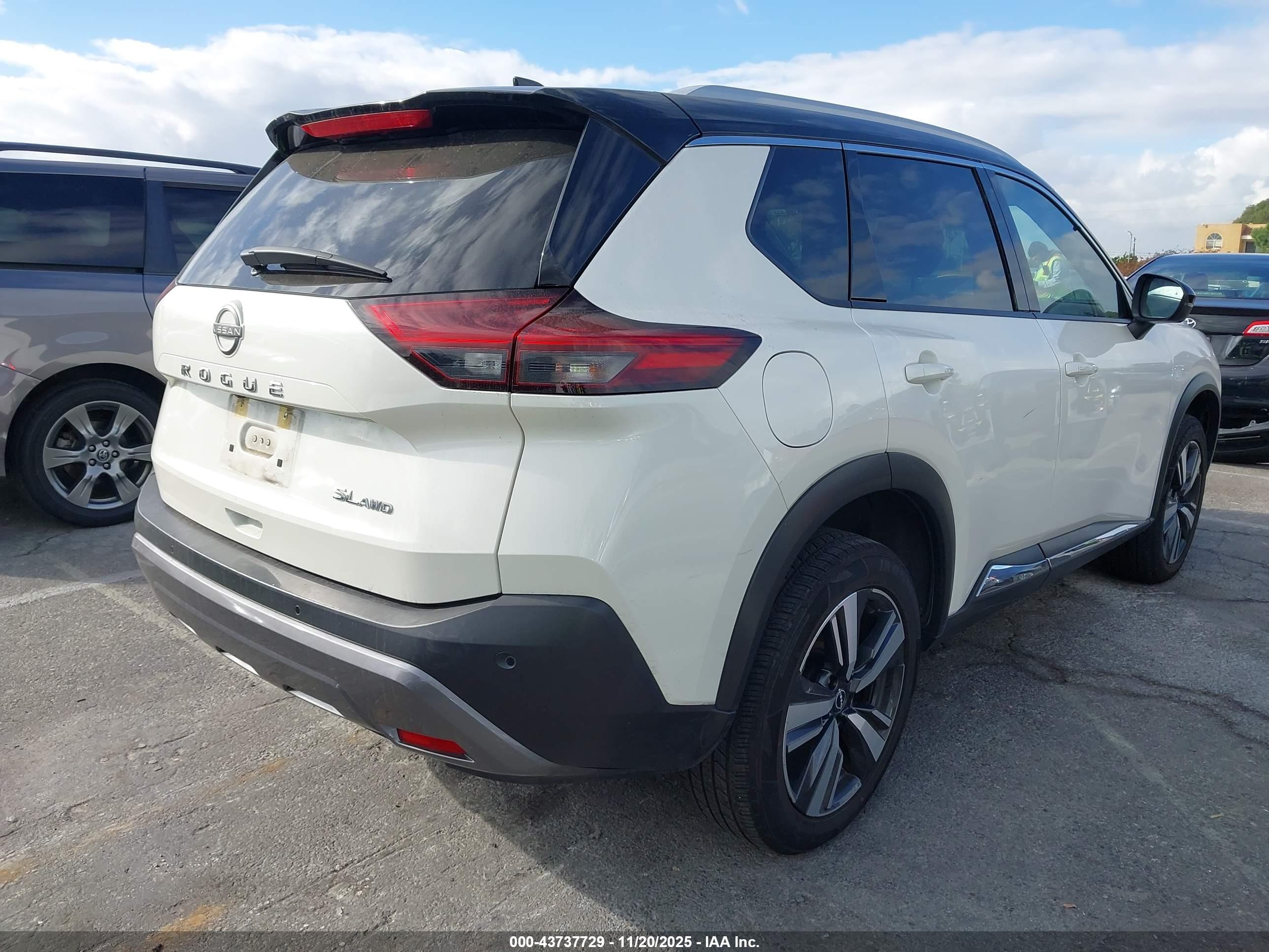NISSAN ROGUE image 4