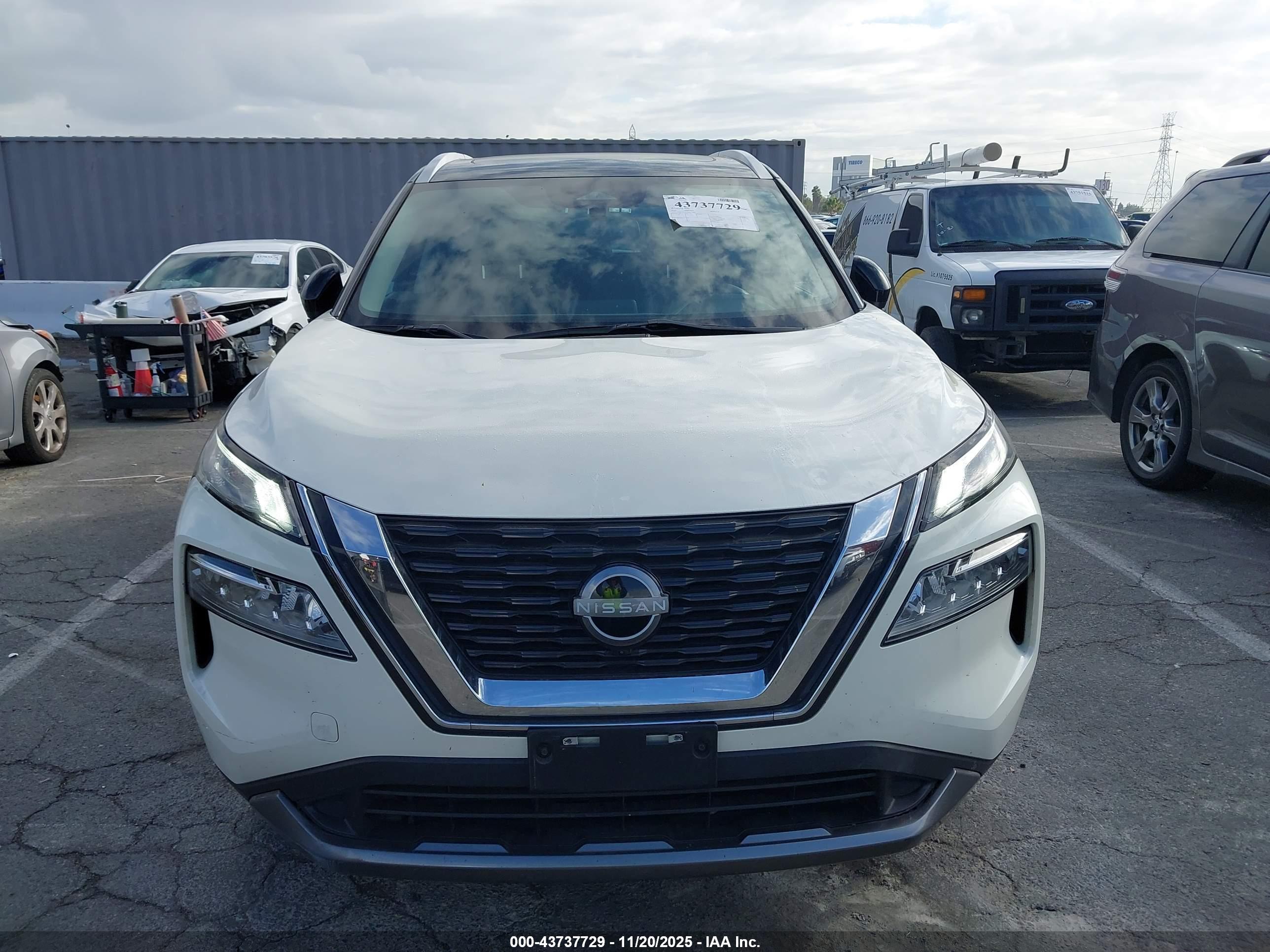 NISSAN ROGUE image 6
