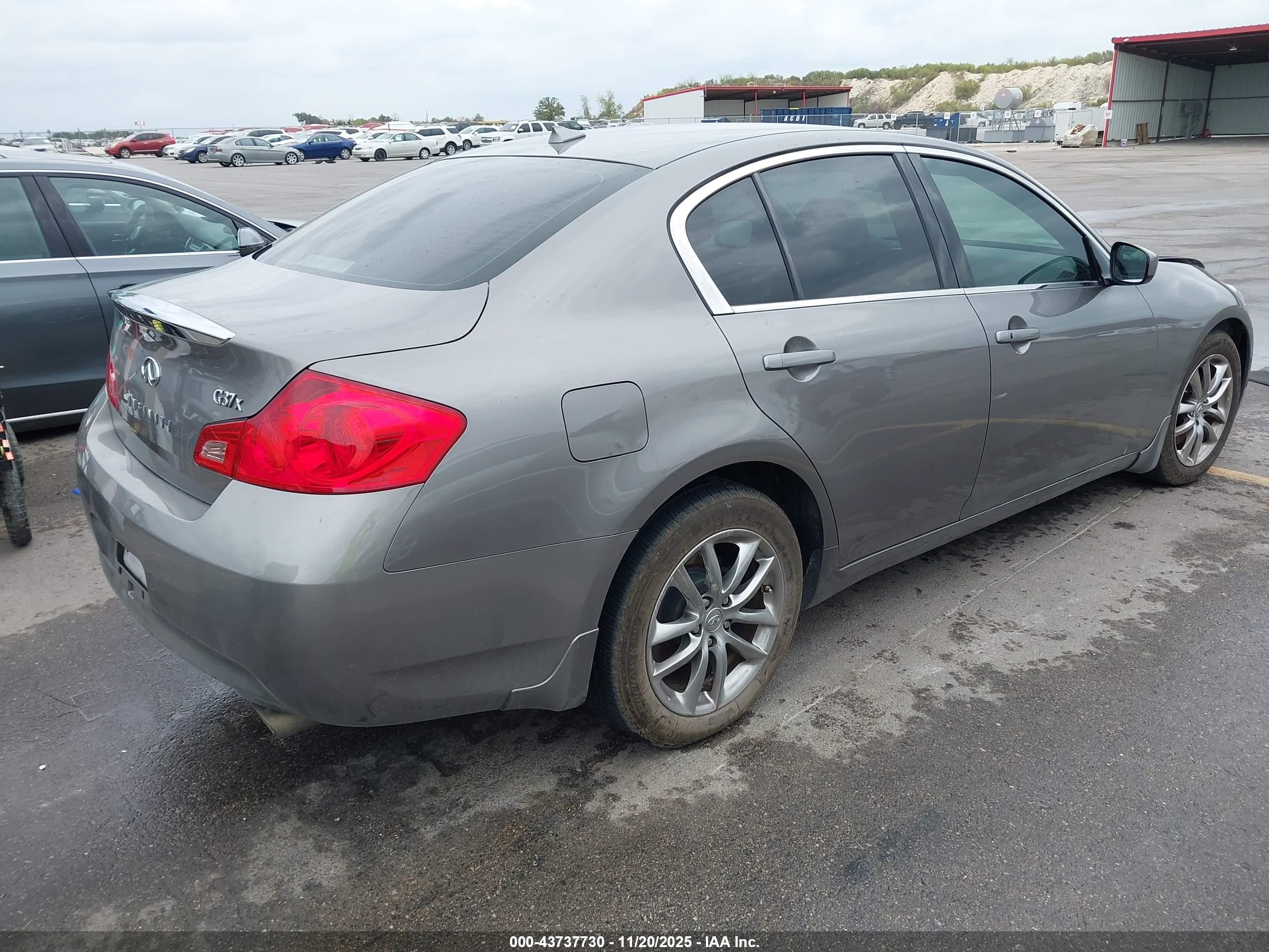 INFINITI G37X image 4