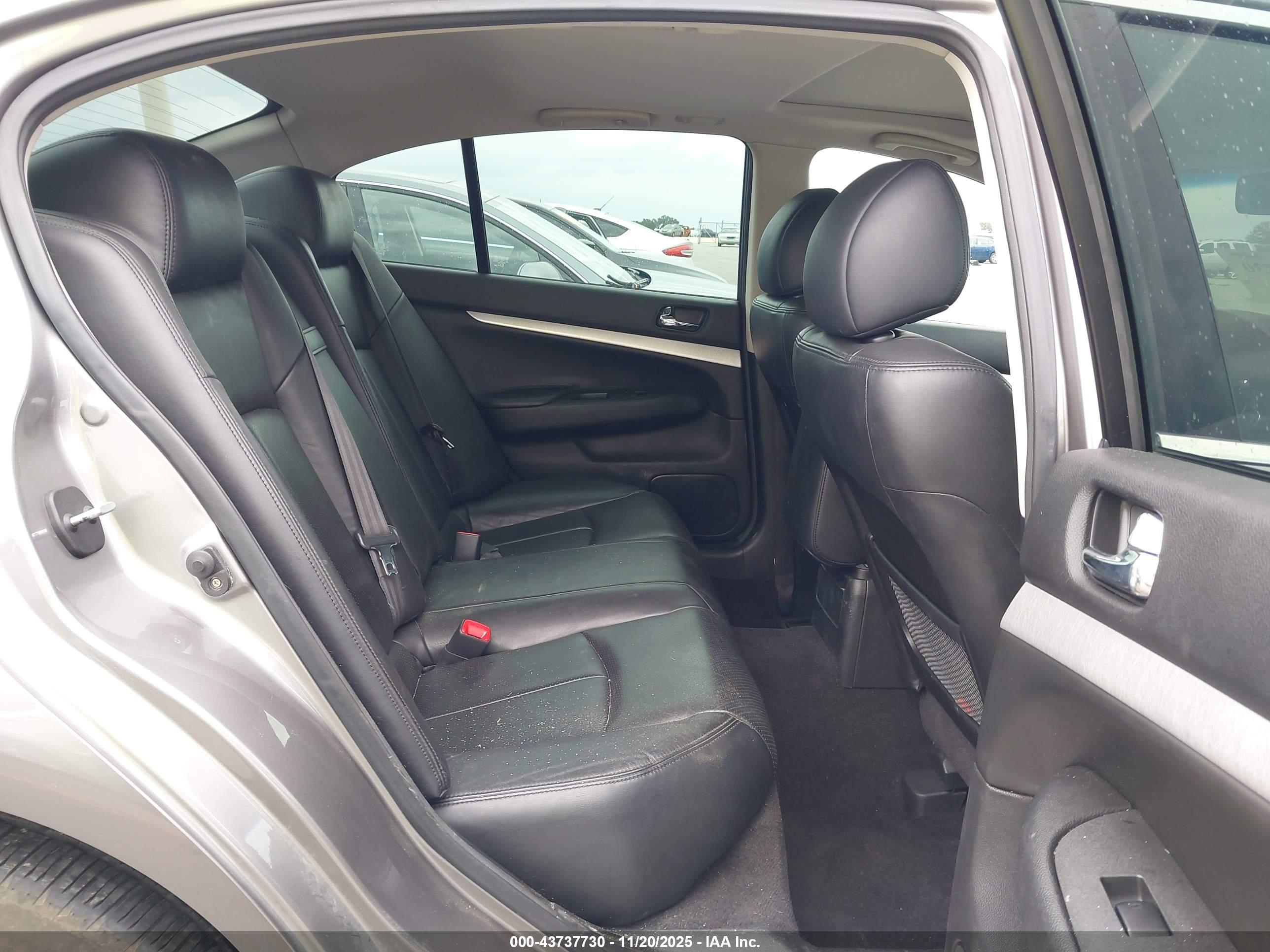 INFINITI G37X image 8