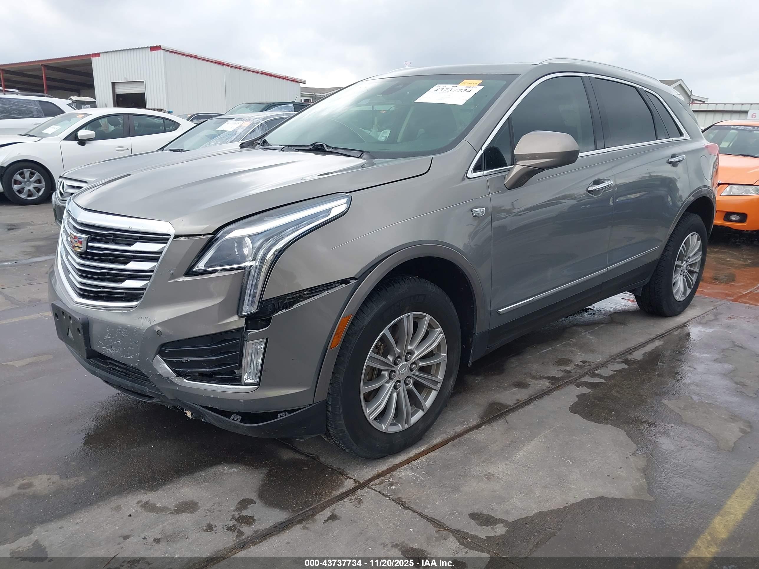 CADILLAC XT5 image 2