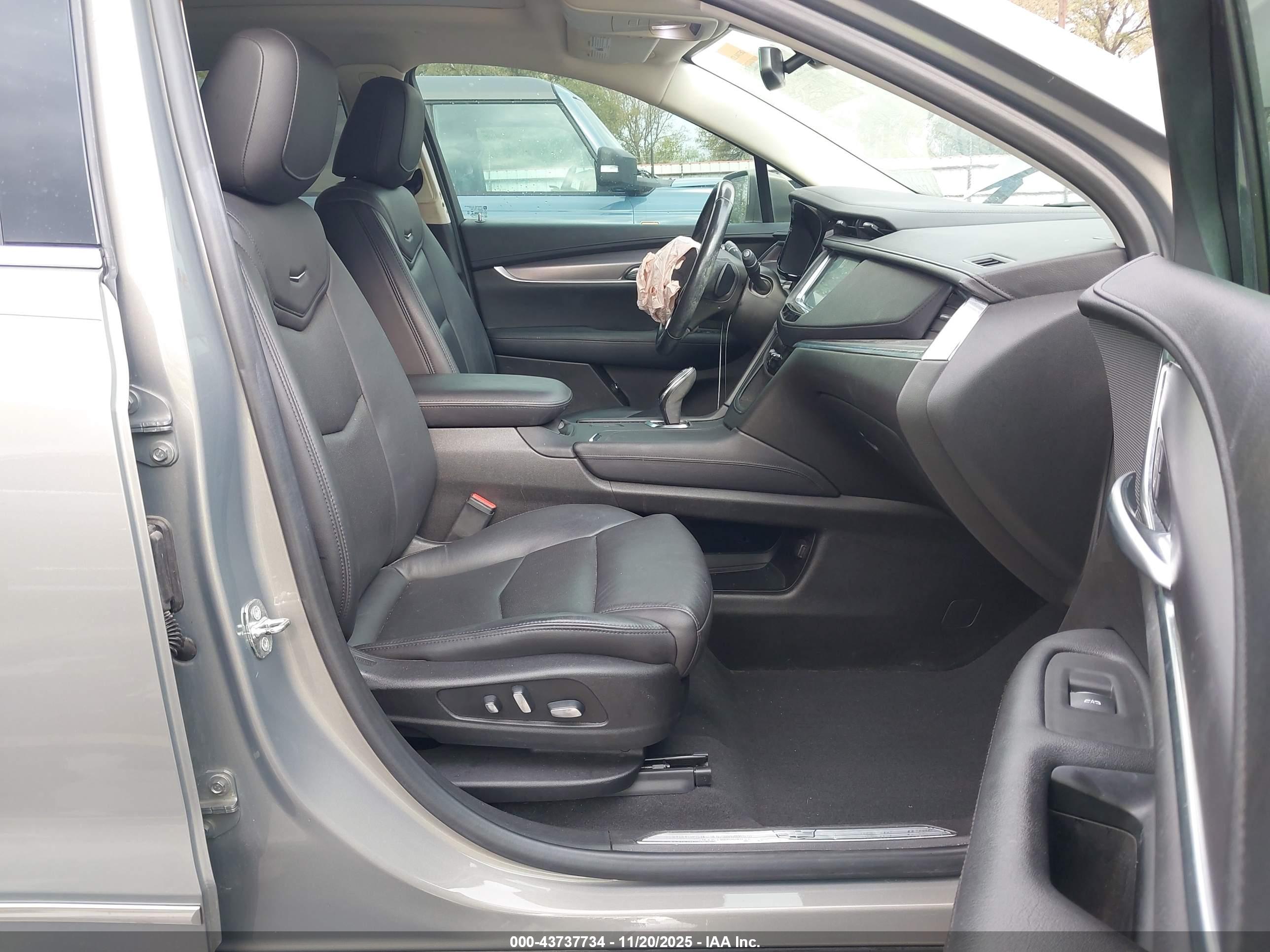 CADILLAC XT5 image 5