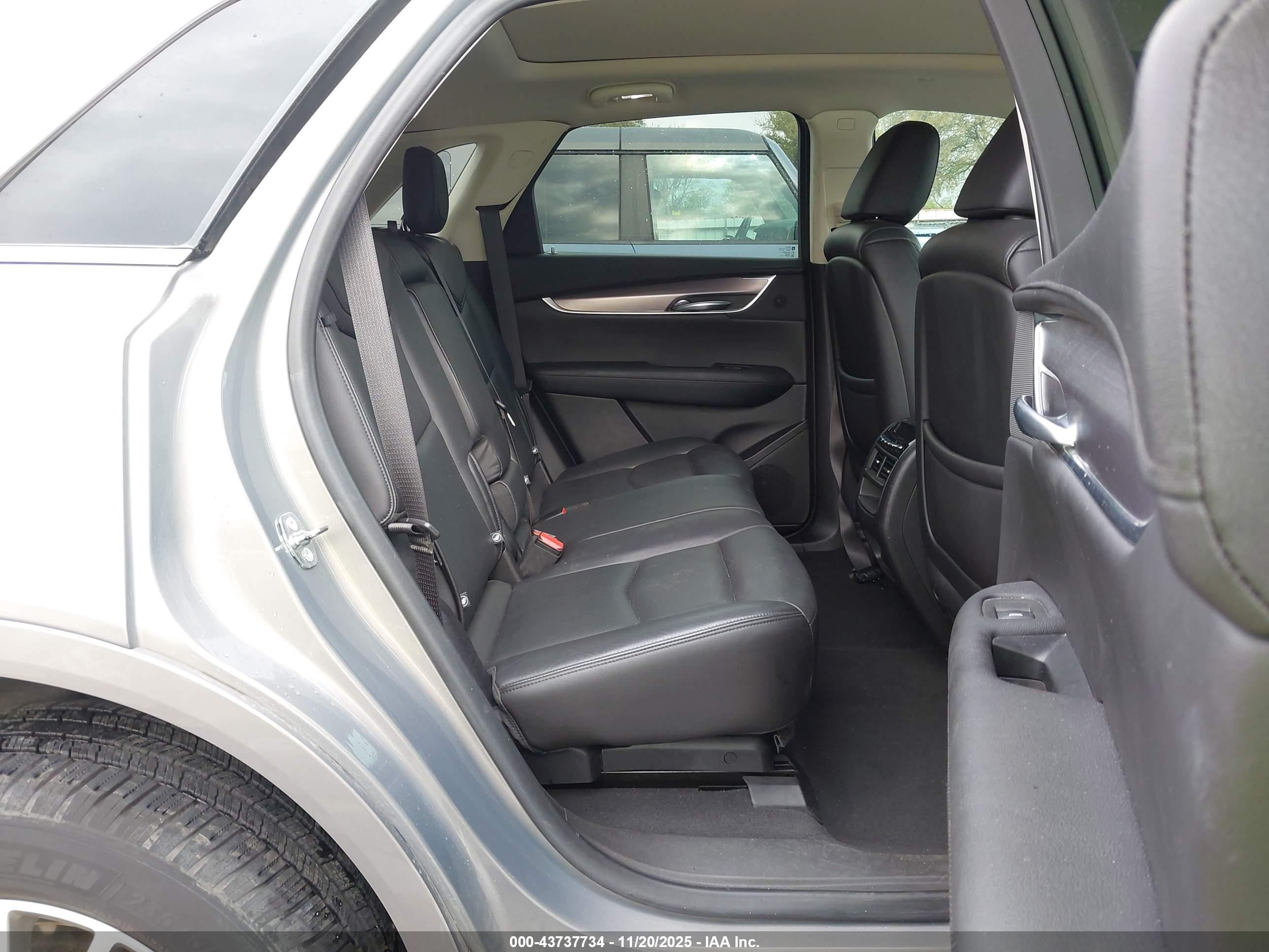 CADILLAC XT5 image 8