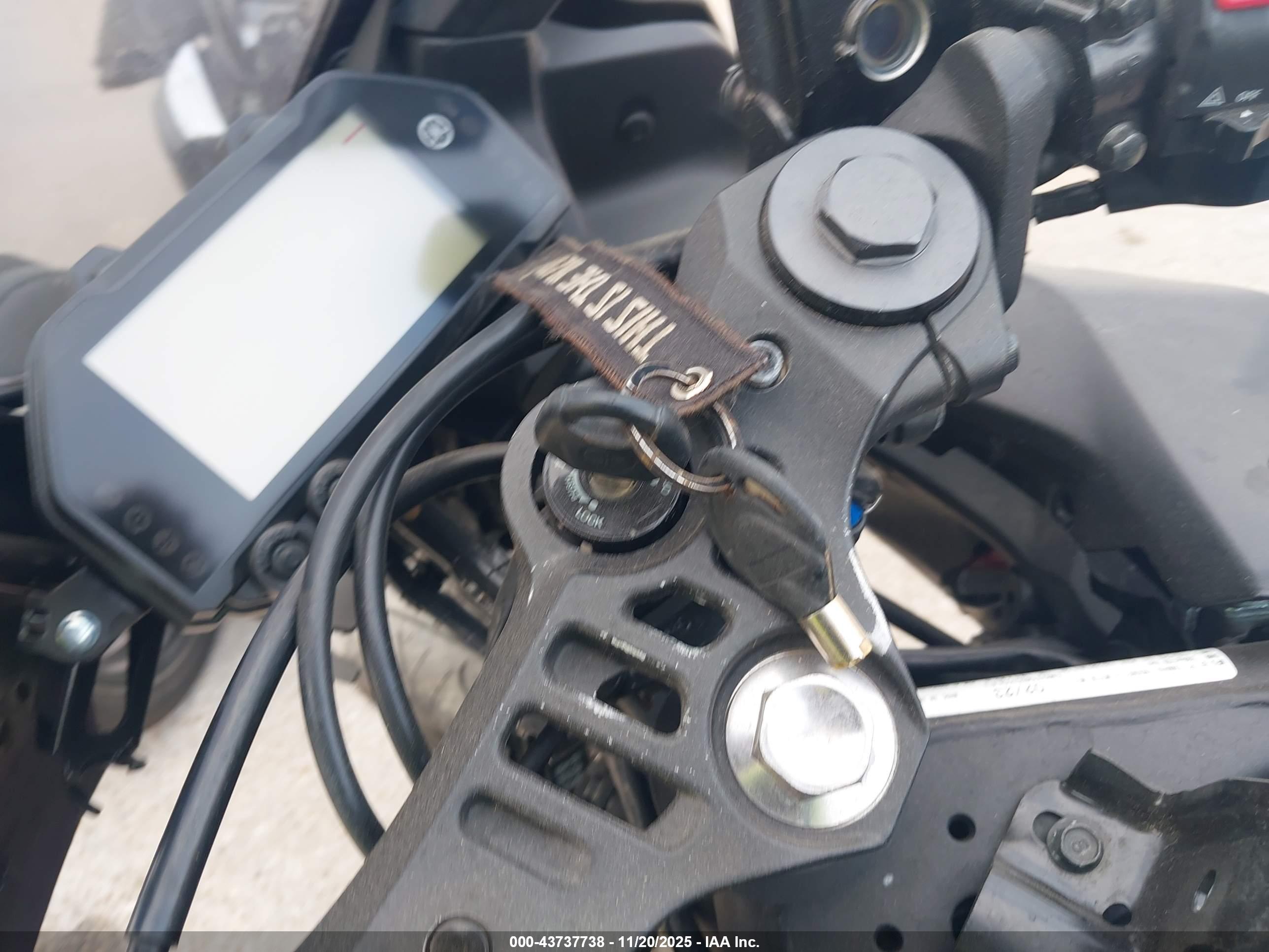 YAMAHA YZFR3 image 11