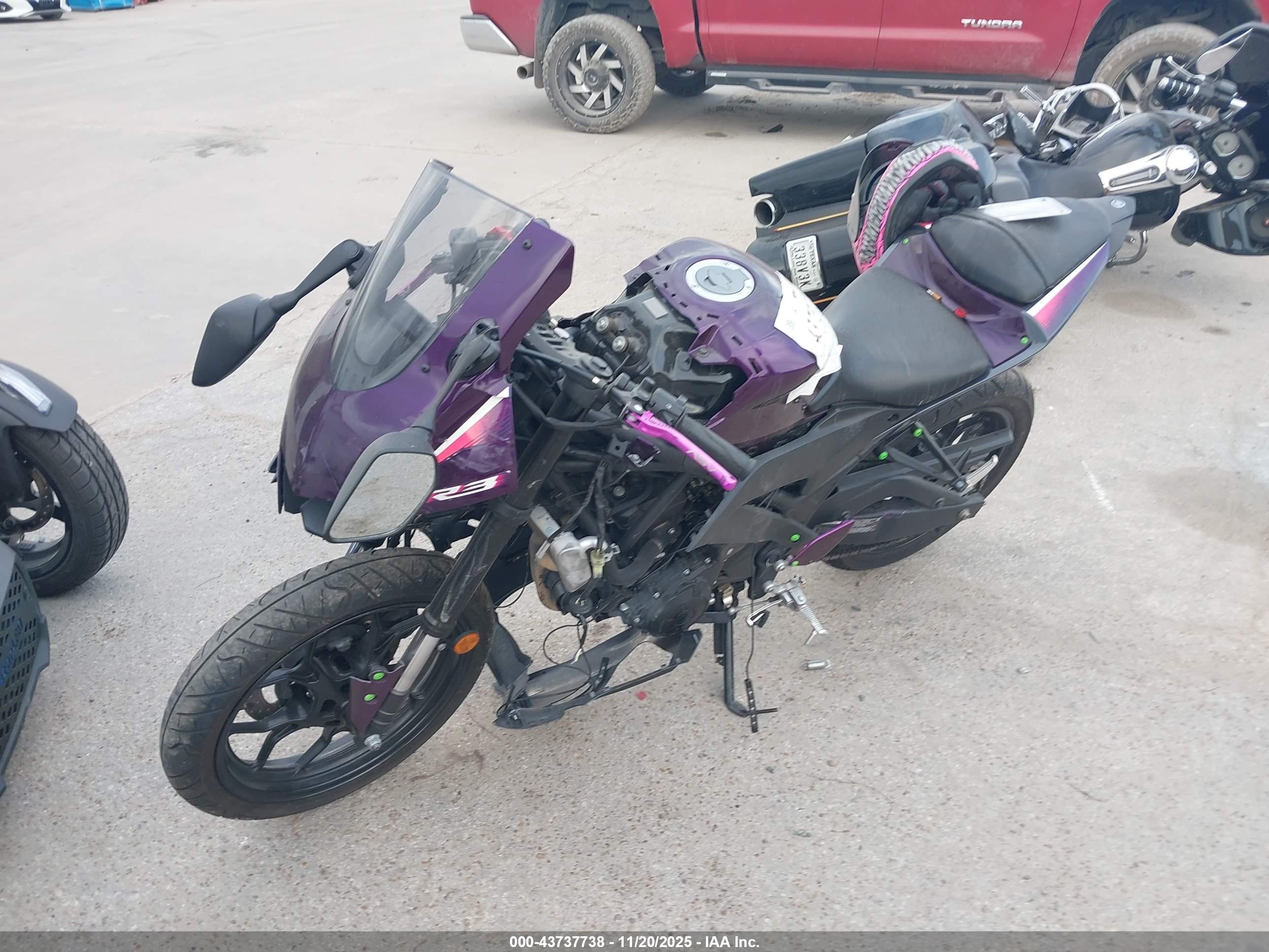 YAMAHA YZFR3 image 2