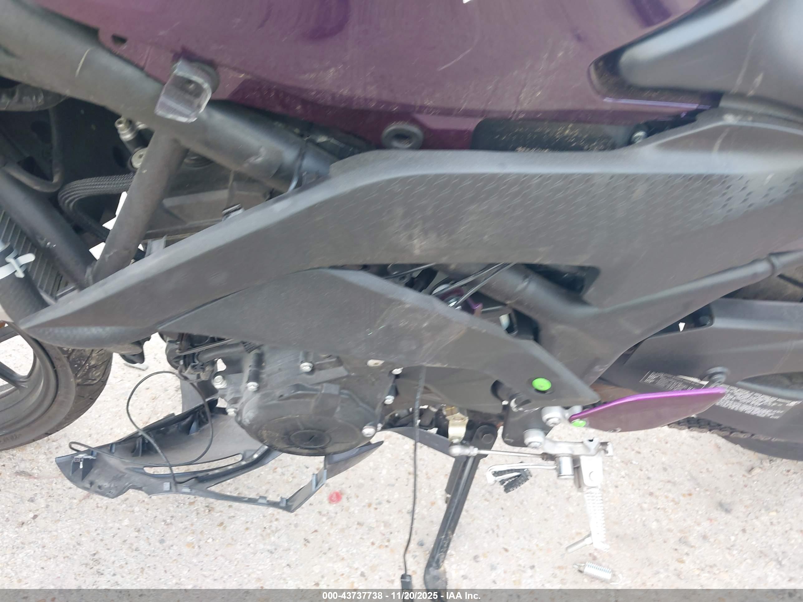 YAMAHA YZFR3 image 9
