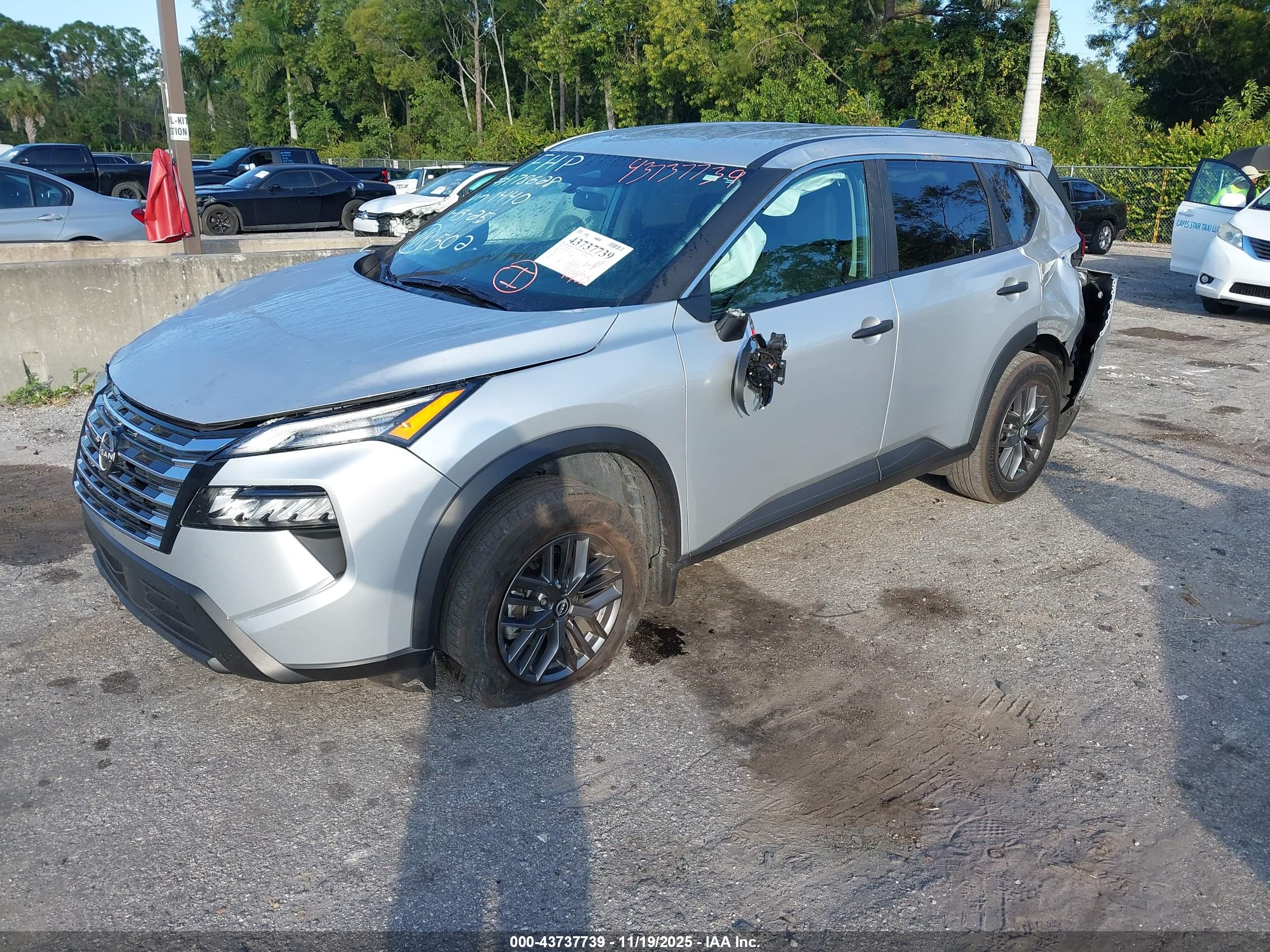 NISSAN ROGUE image 2