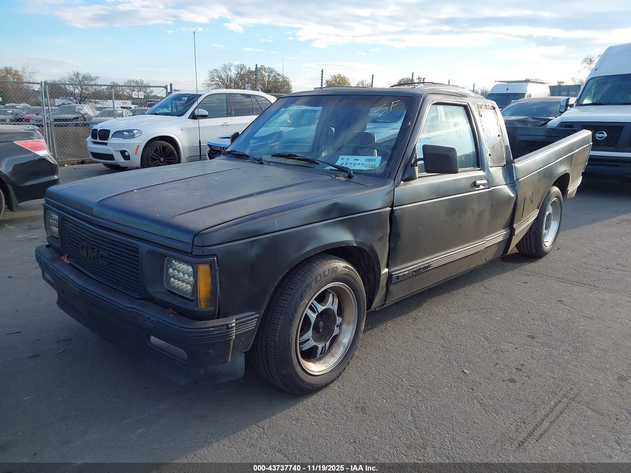 GMC SONOMA image 2