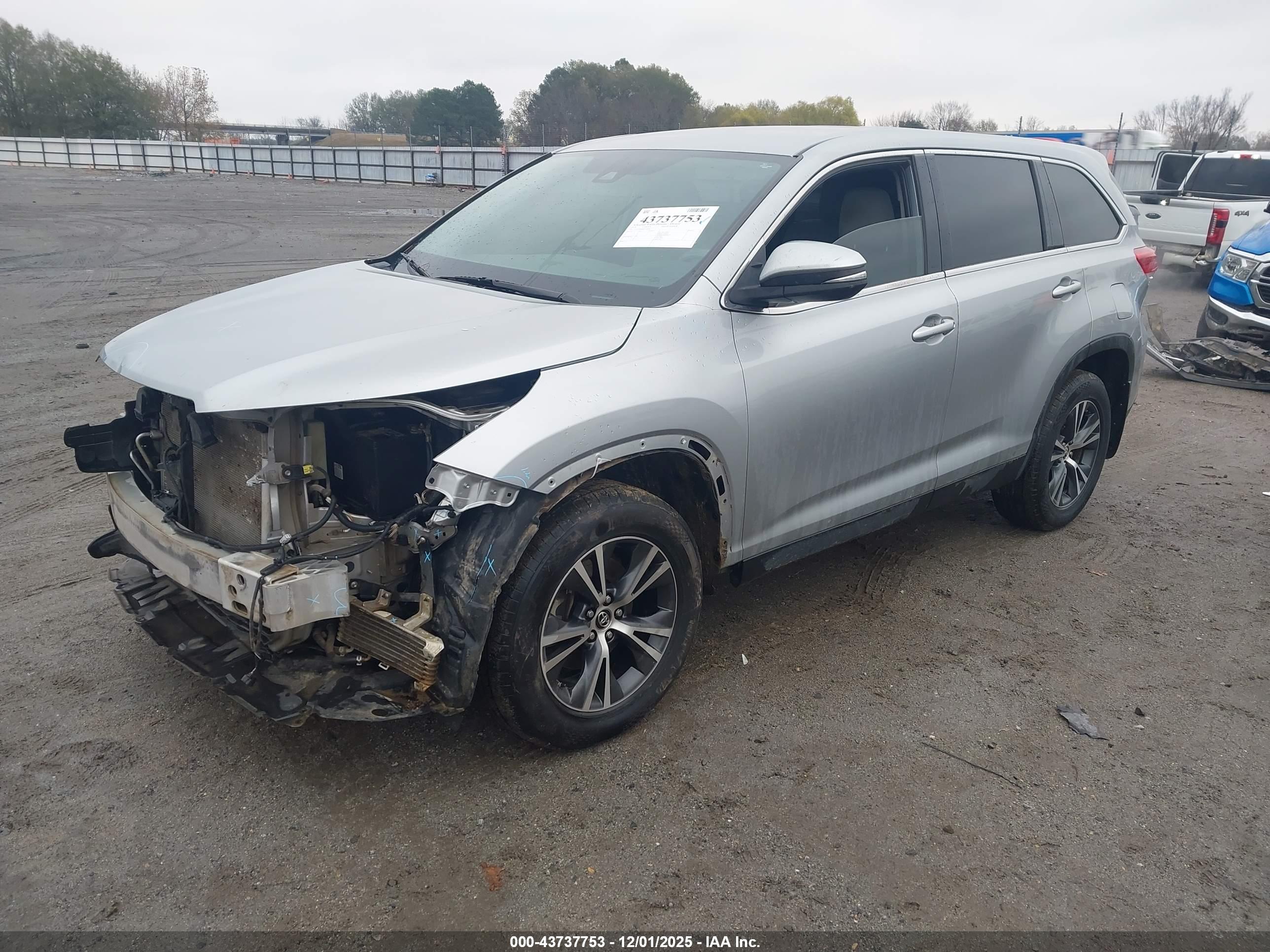 TOYOTA HIGHLANDER image 2
