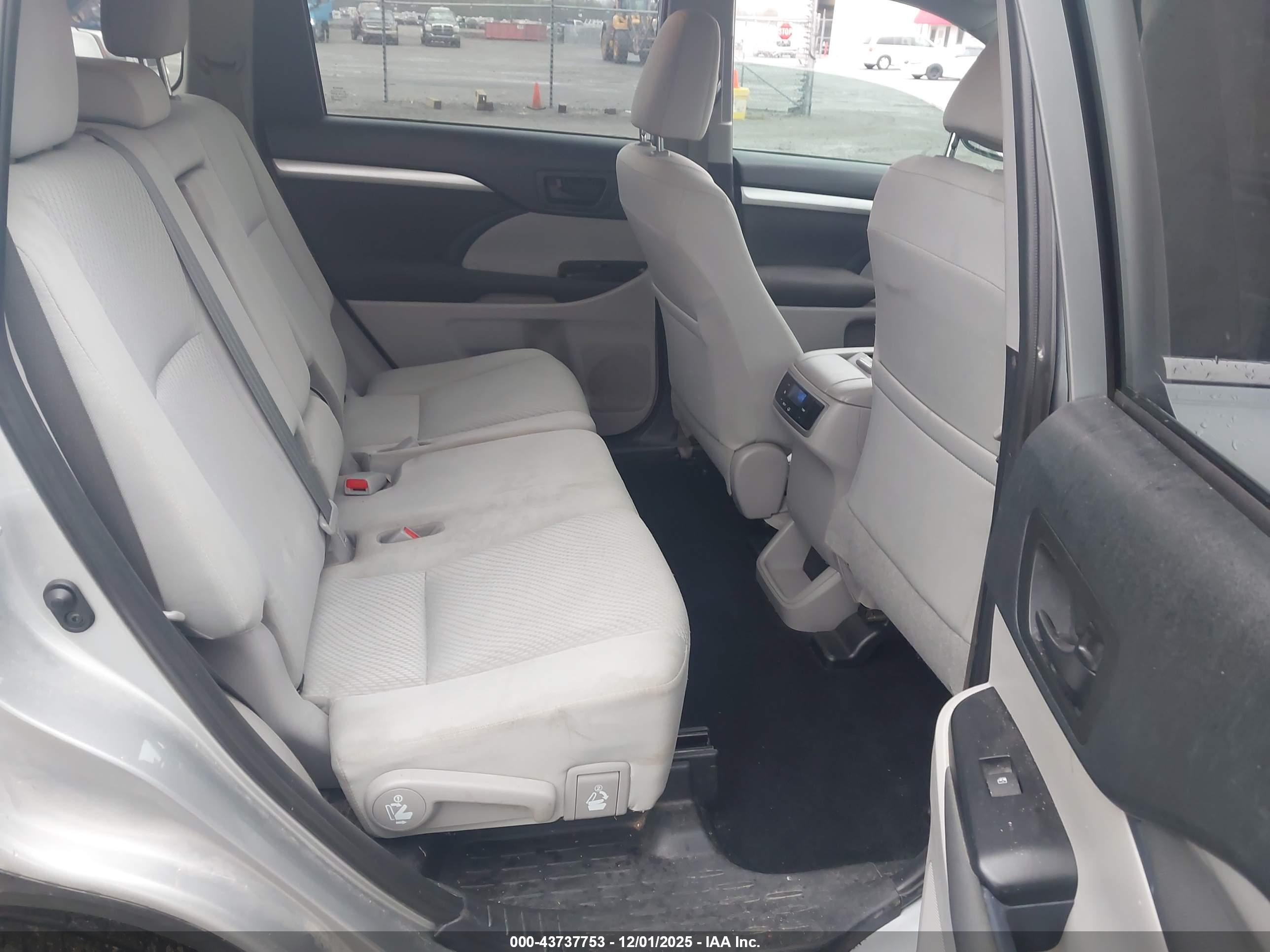 TOYOTA HIGHLANDER image 8