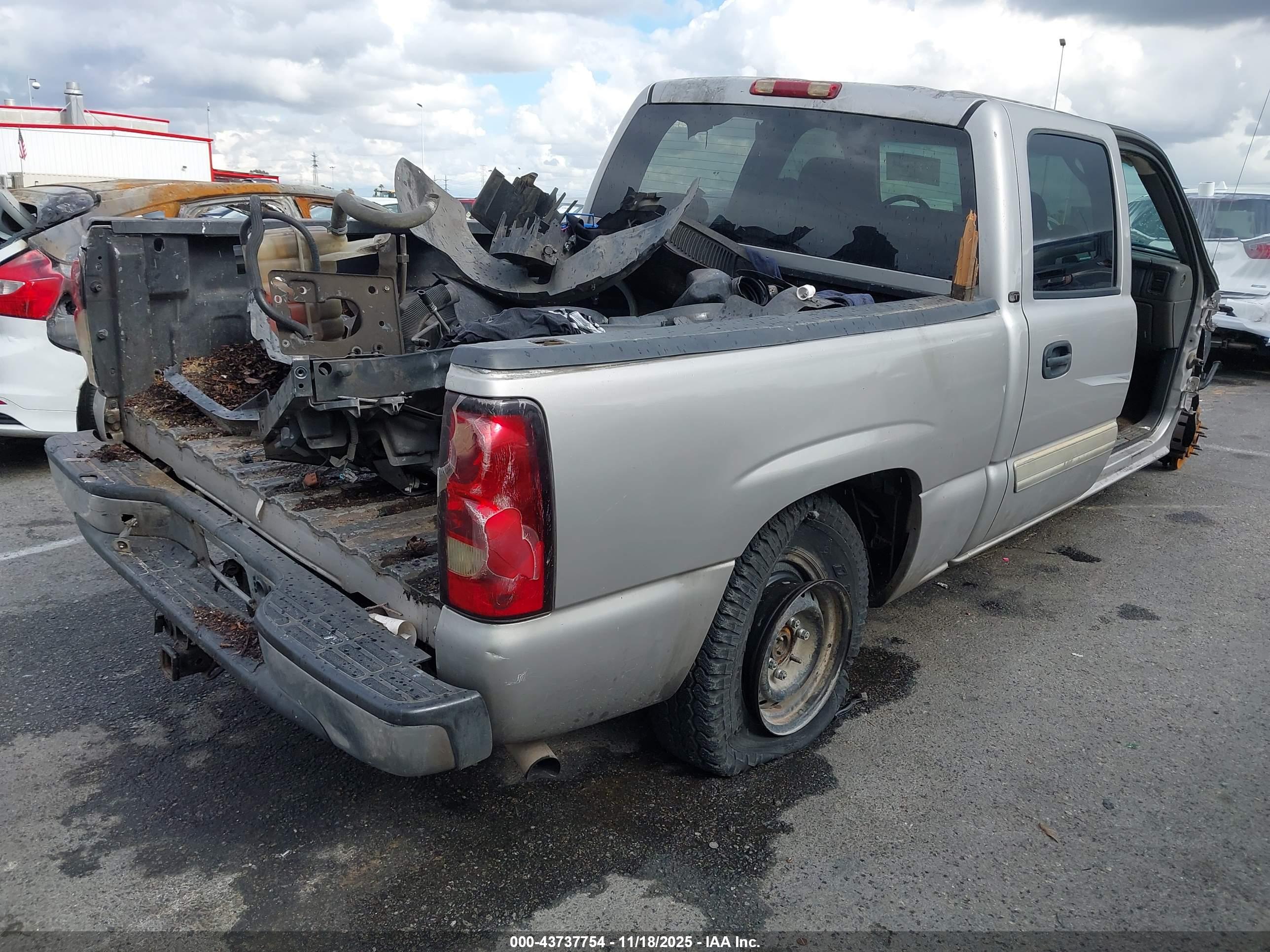 CHEVROLET SILVERADO image 4