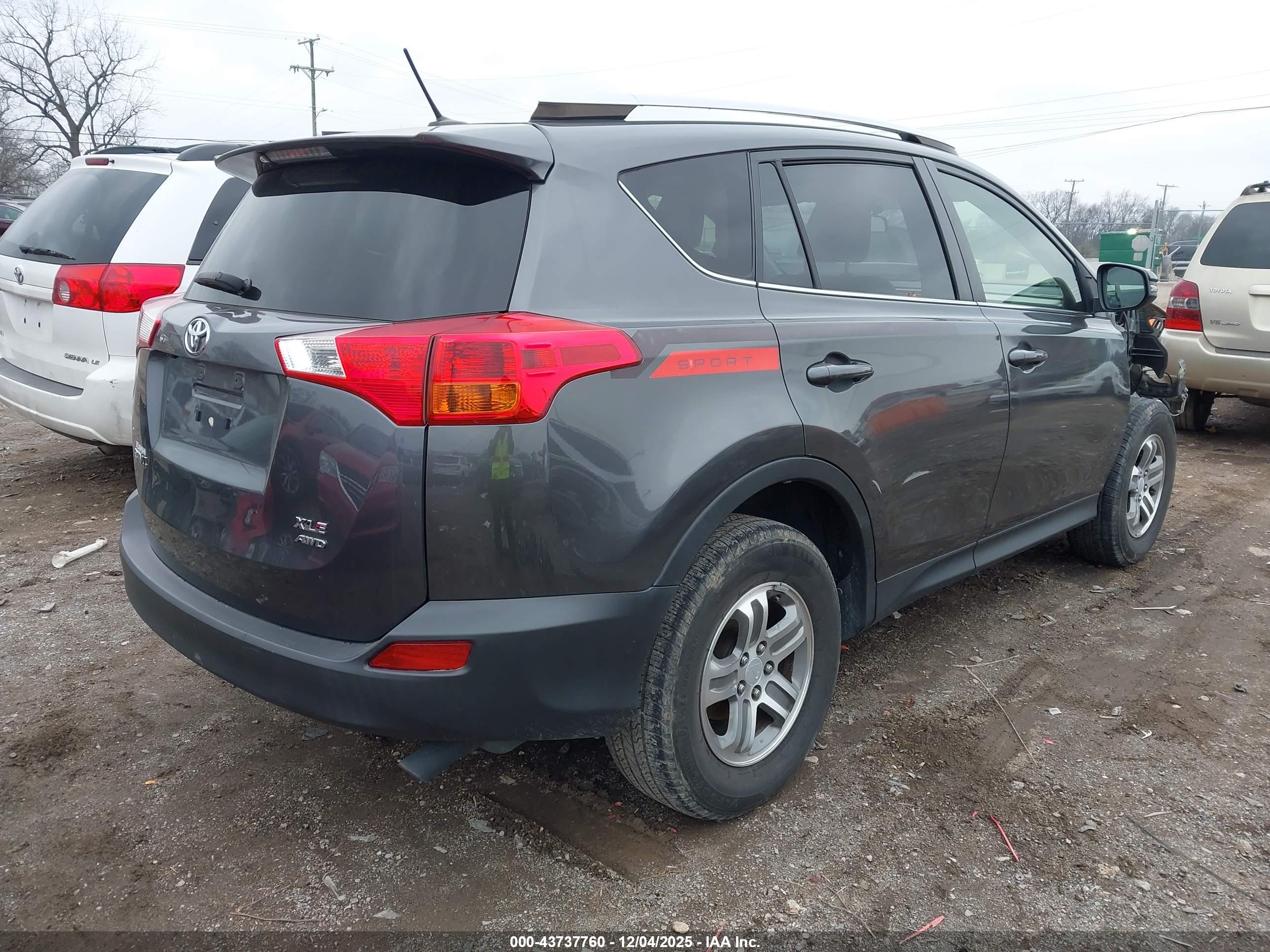 TOYOTA RAV4 image 4