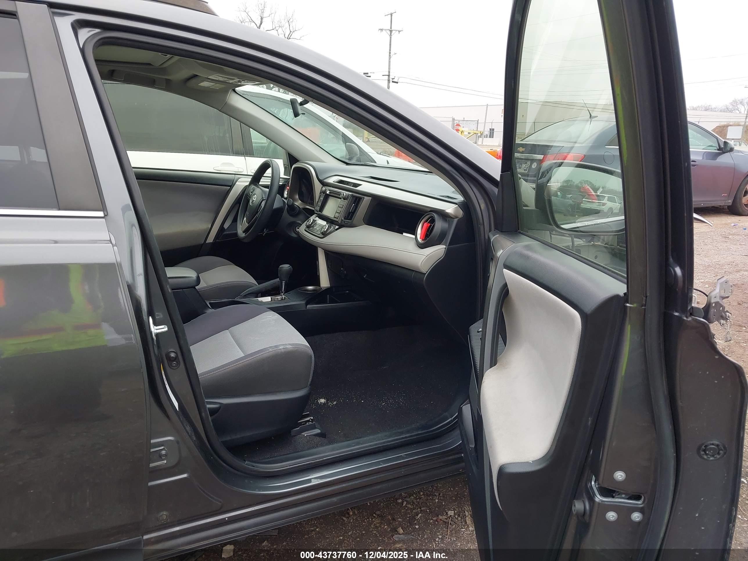 TOYOTA RAV4 image 5