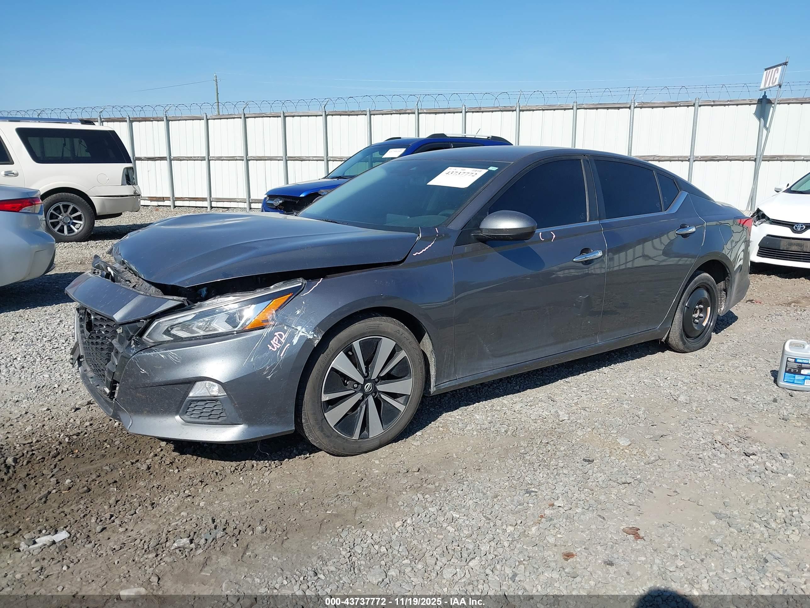 NISSAN ALTIMA image 2