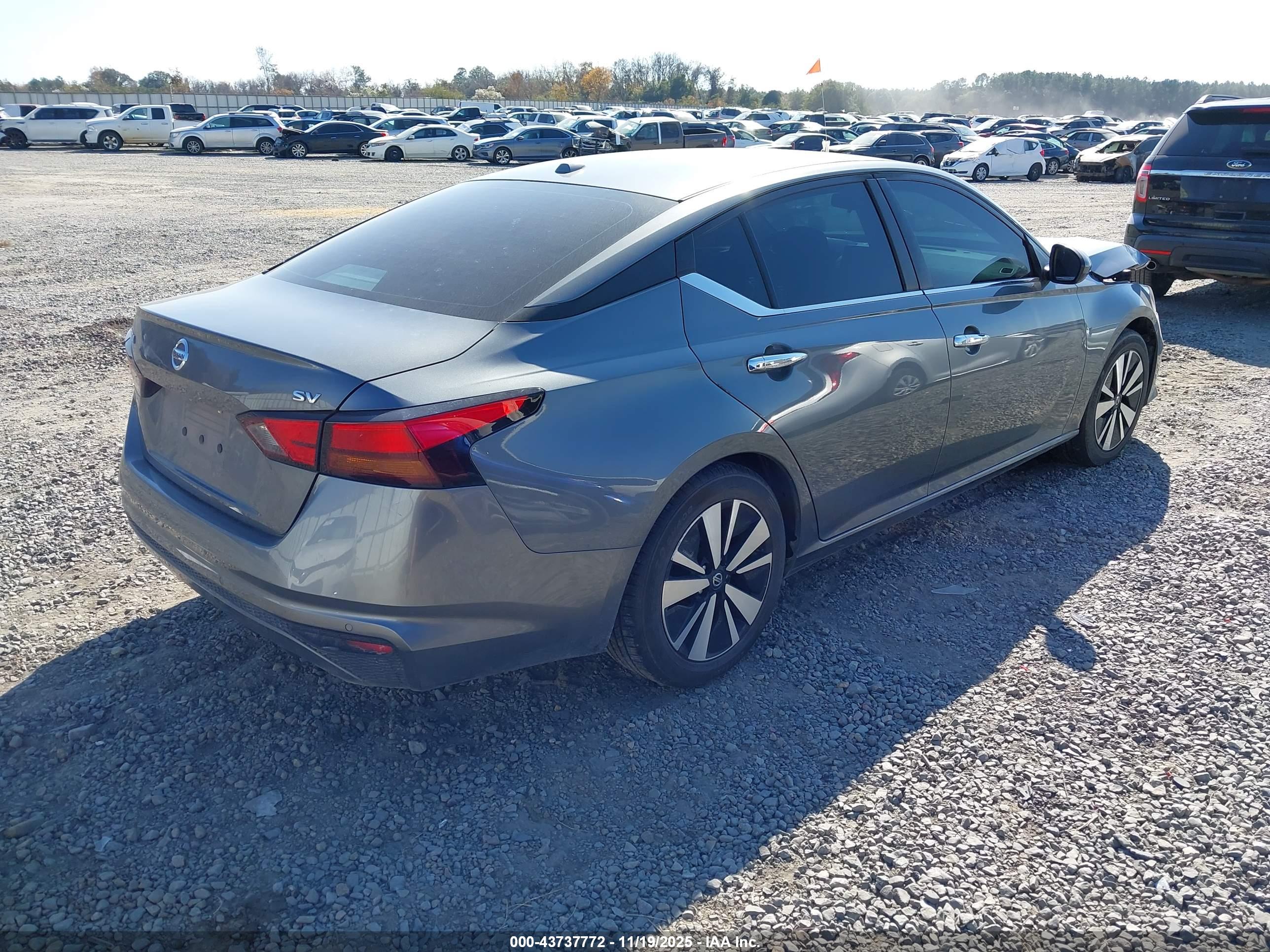 NISSAN ALTIMA image 4