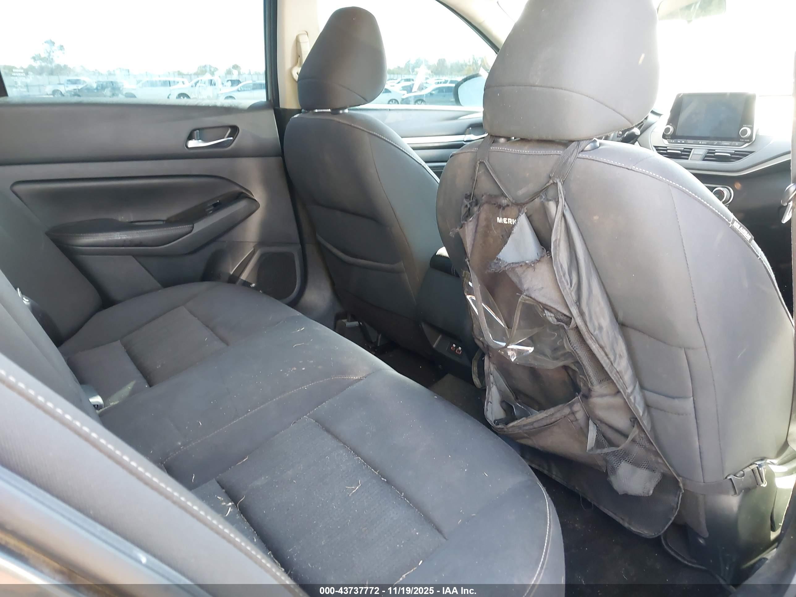 NISSAN ALTIMA image 8