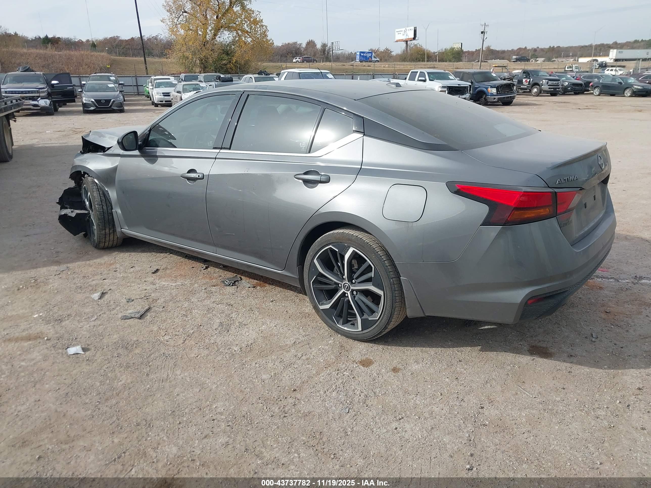 NISSAN ALTIMA image 3