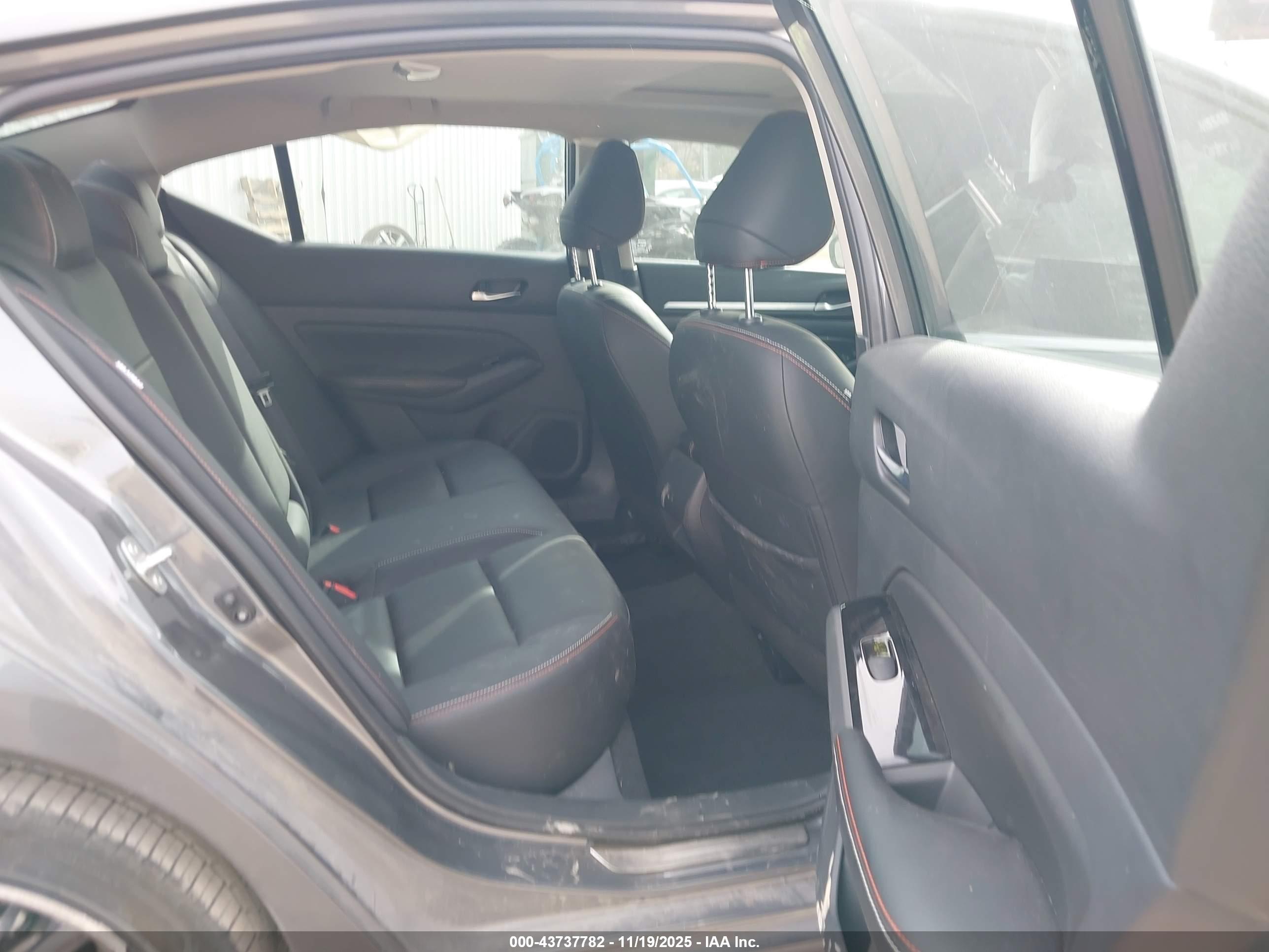 NISSAN ALTIMA image 8