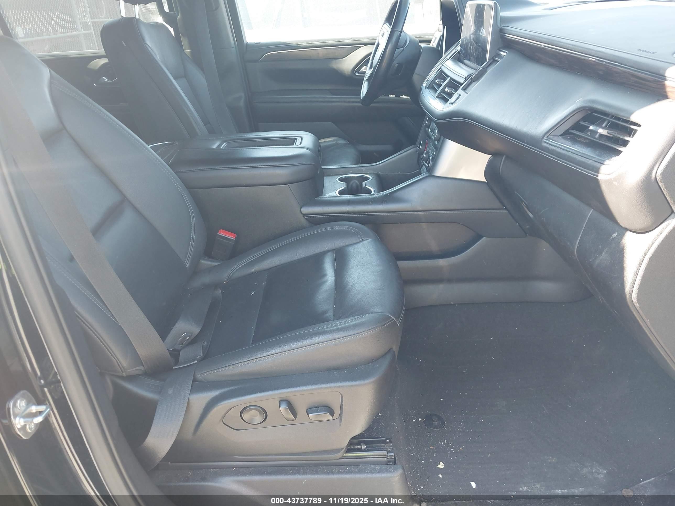 CHEVROLET SUBURBAN image 5