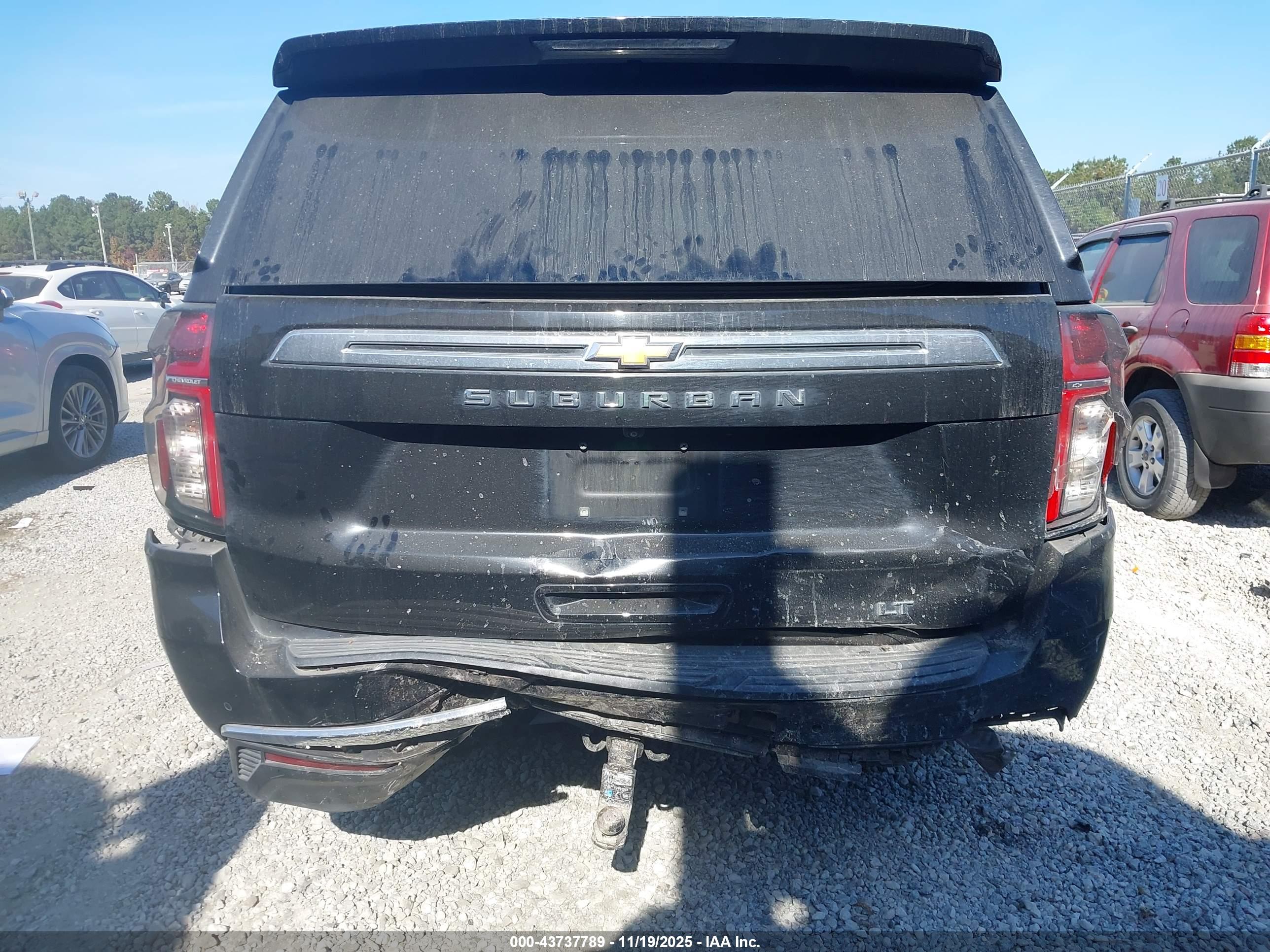 CHEVROLET SUBURBAN image 6