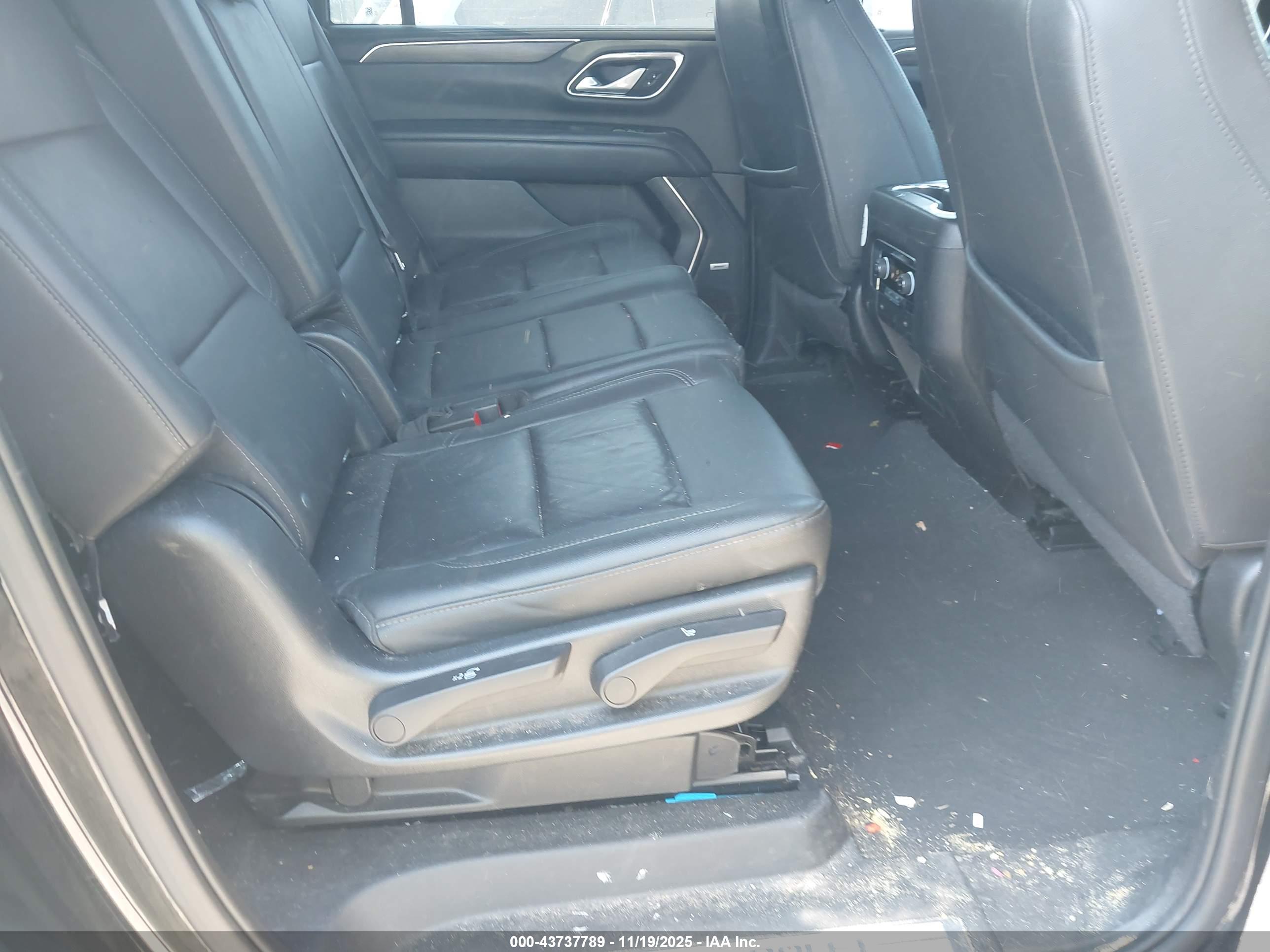 CHEVROLET SUBURBAN image 8