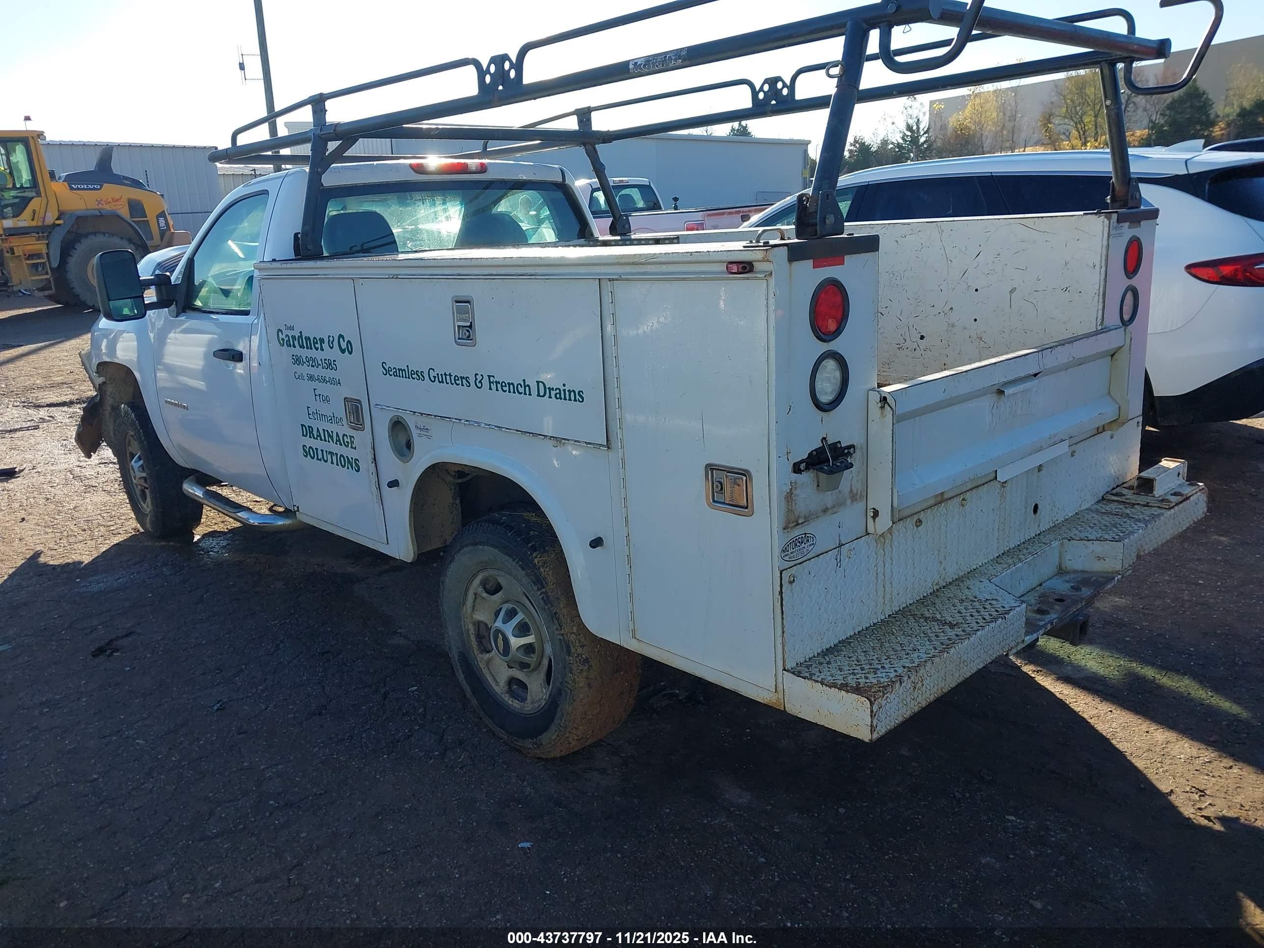 CHEVROLET SILVERADO image 3